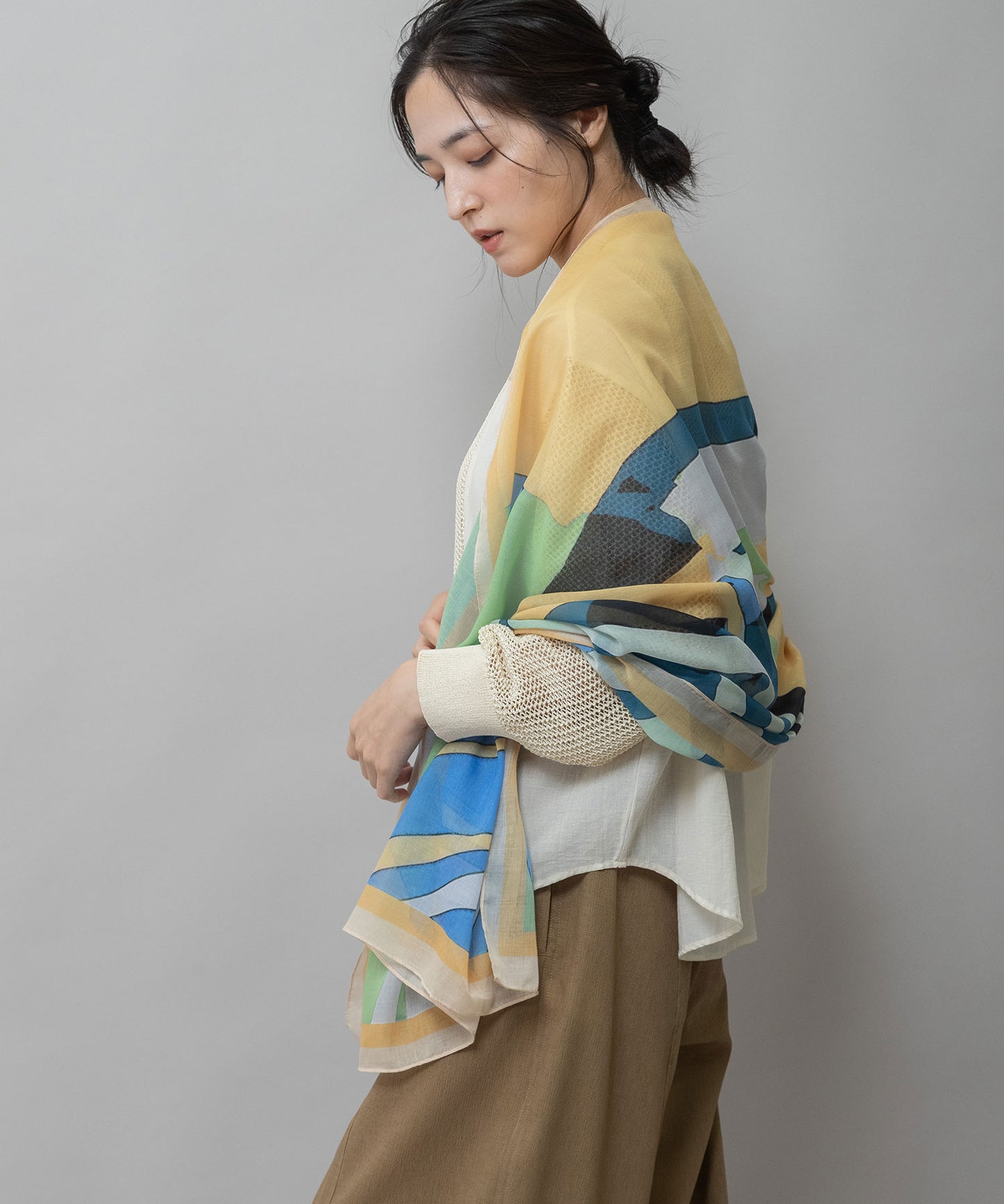 ボタニカル柄ストール