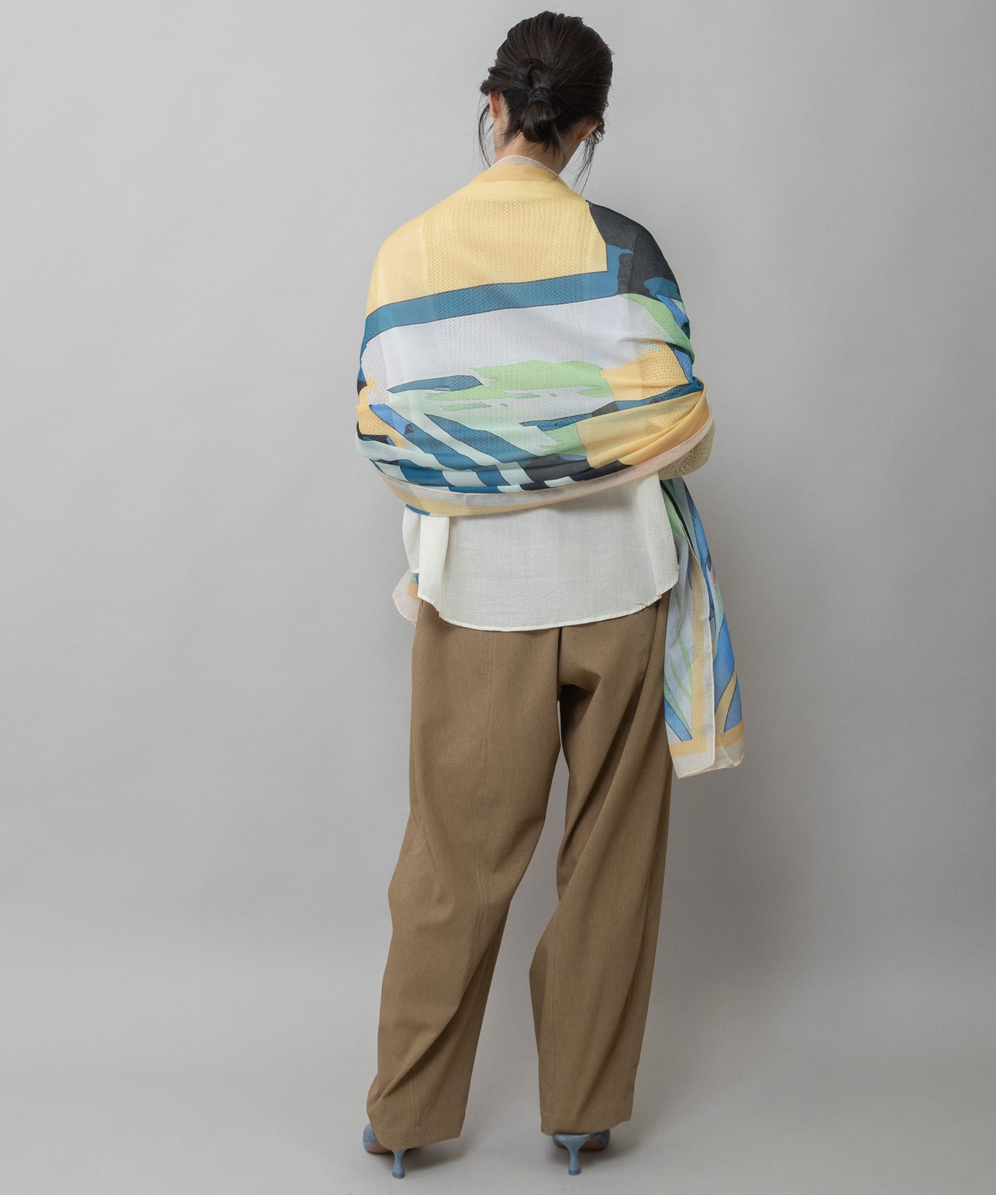 ボタニカル柄ストール