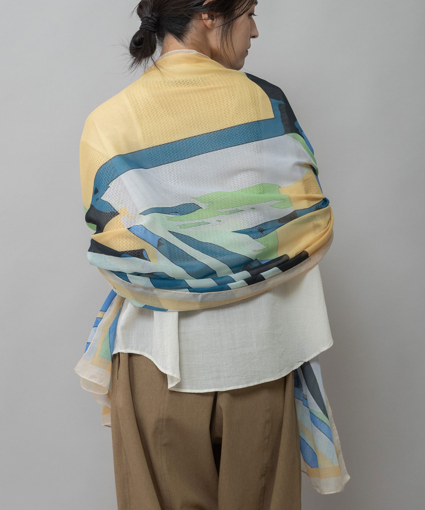 ボタニカル柄ストール