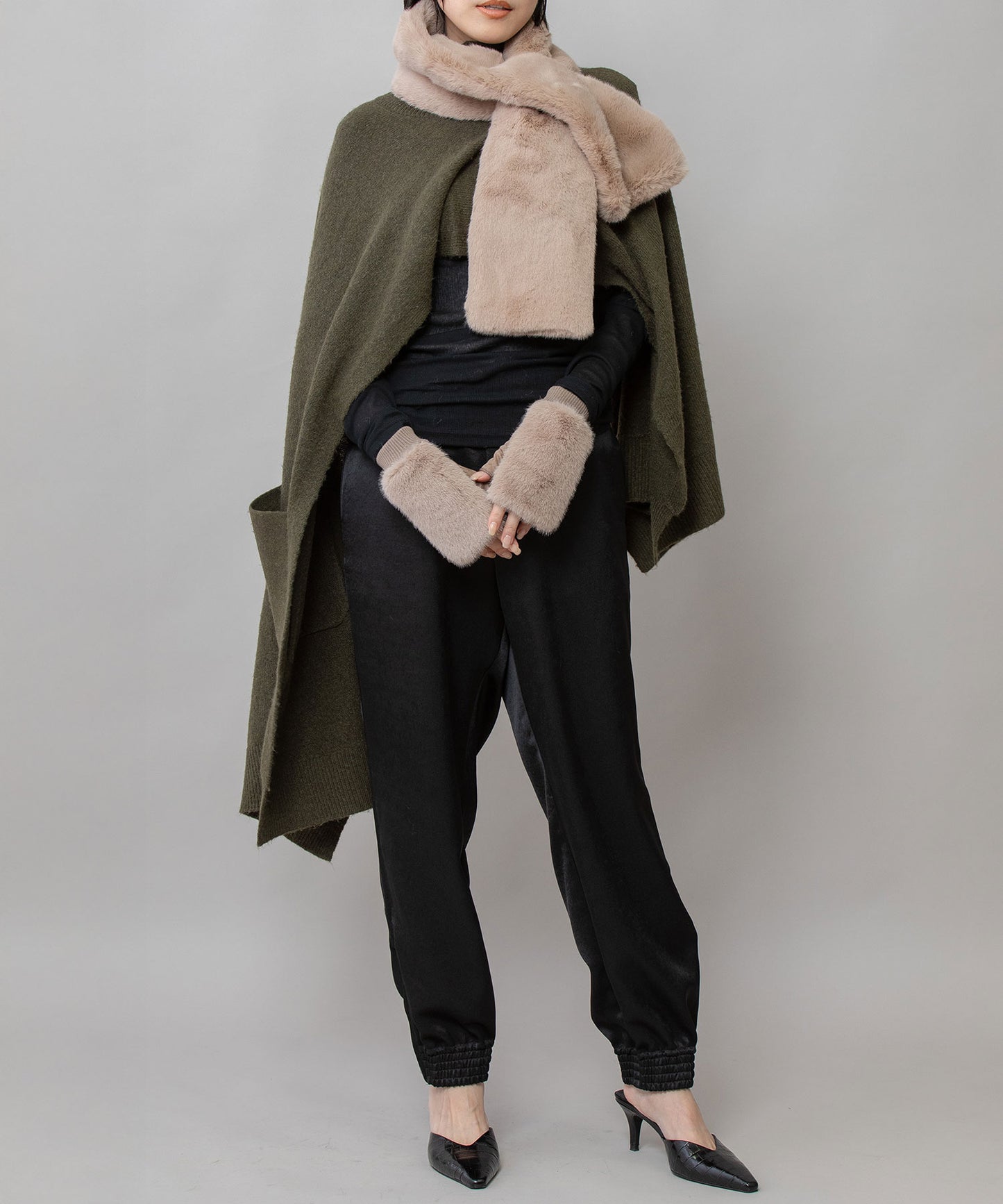 フェイクファーハンドウォーマー