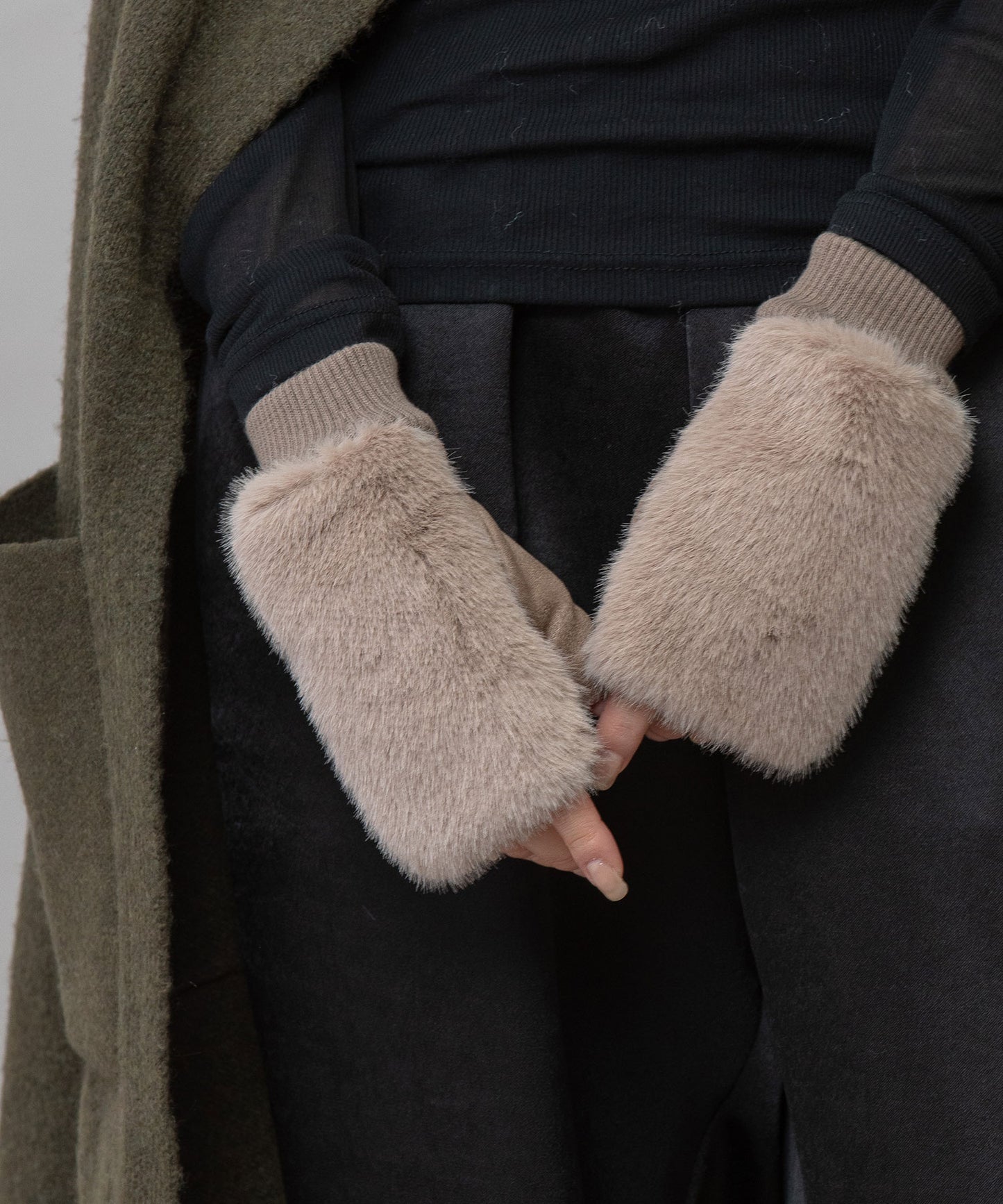 フェイクファーハンドウォーマー