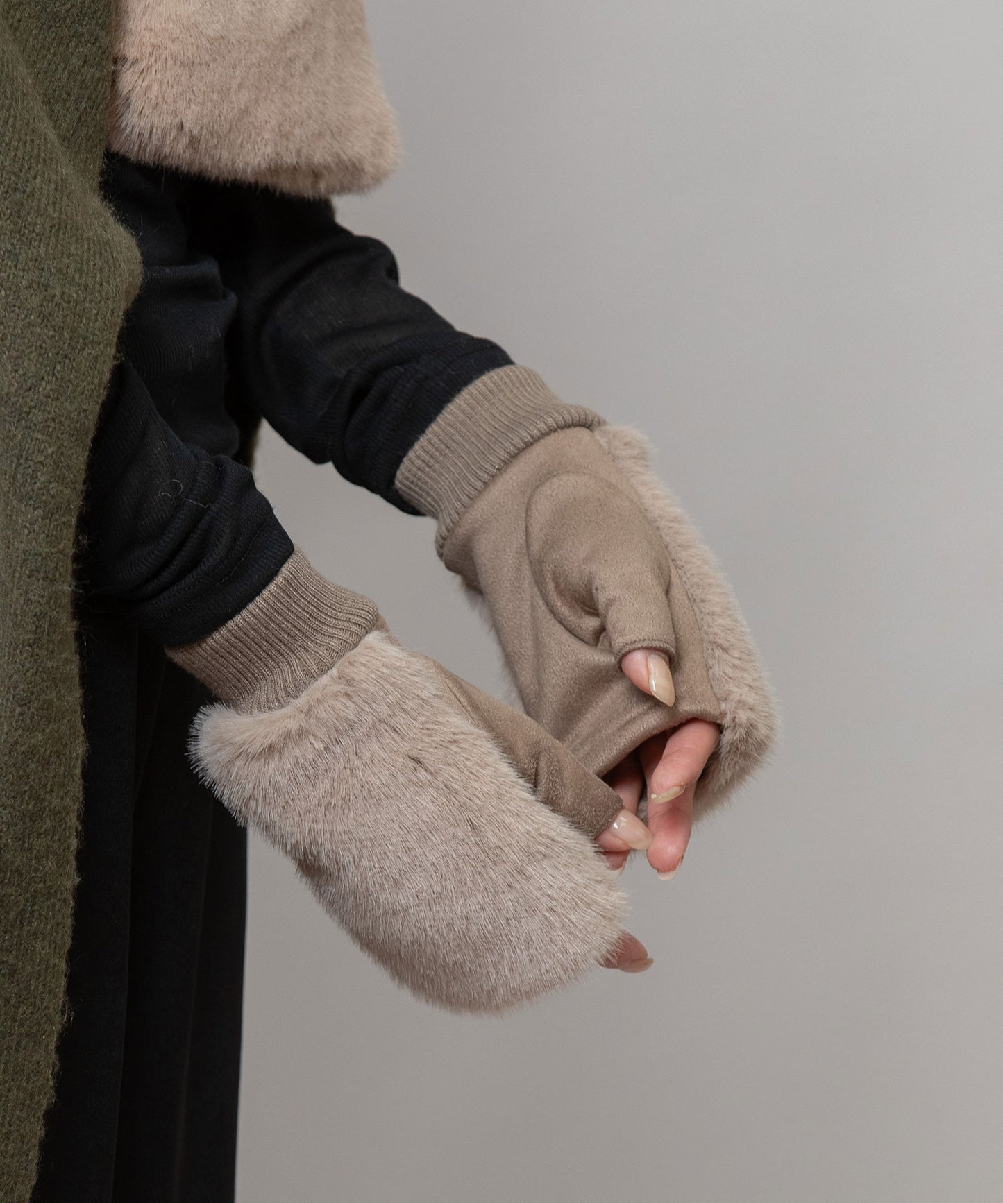 フェイクファーハンドウォーマー