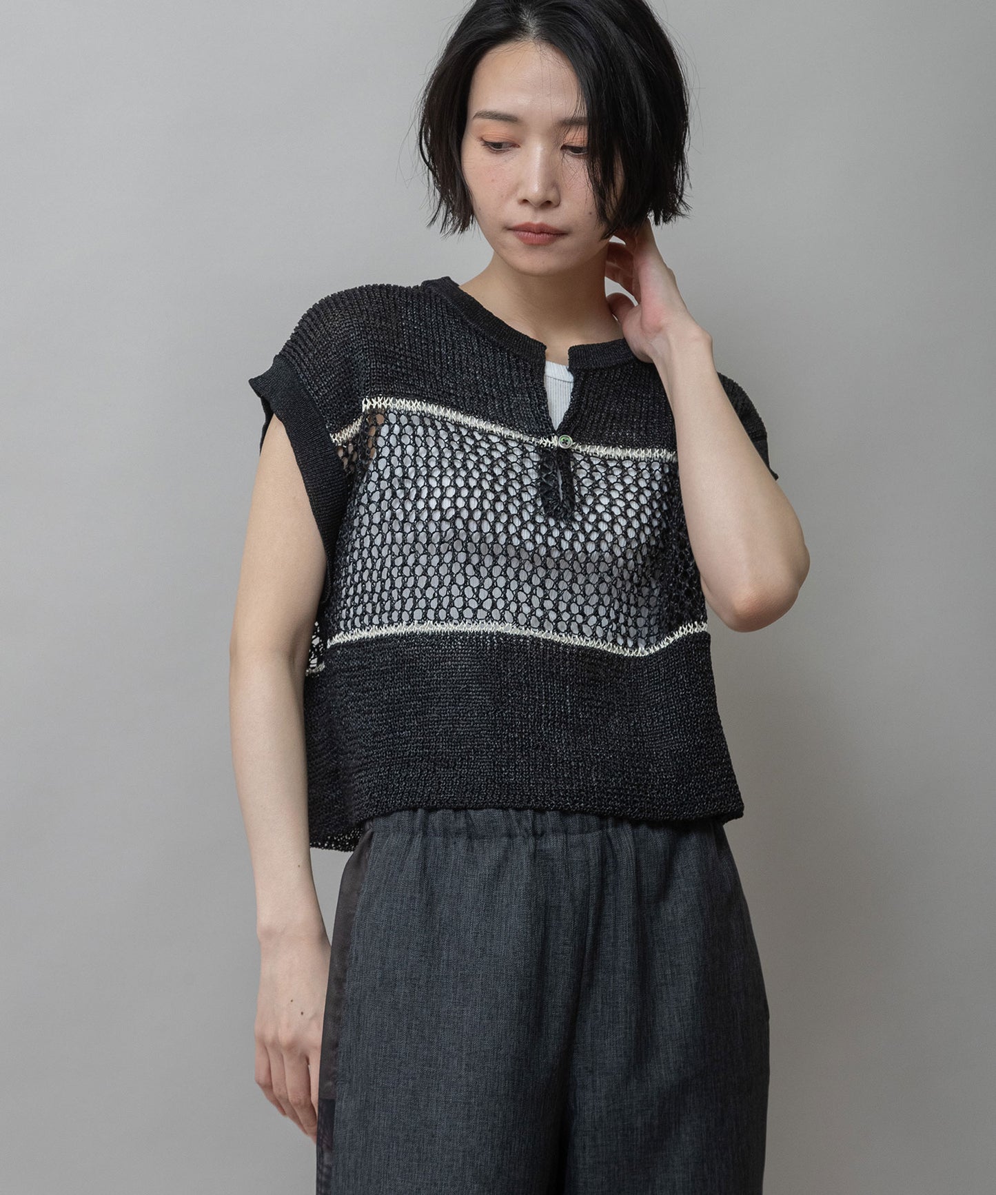 リブ編み×スカシ編みニットジレ