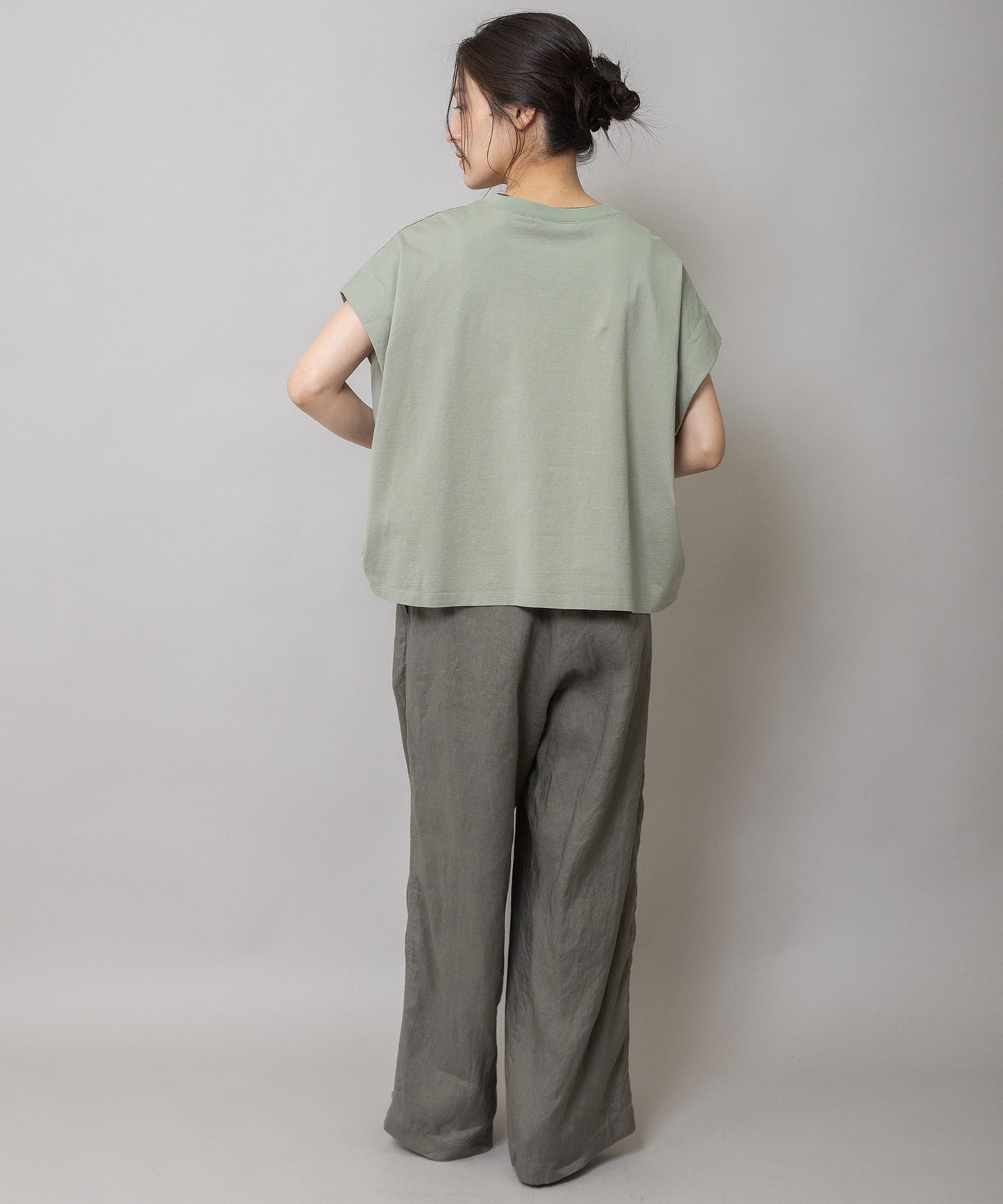 レオパード柄プリントタックスリーブTシャツ