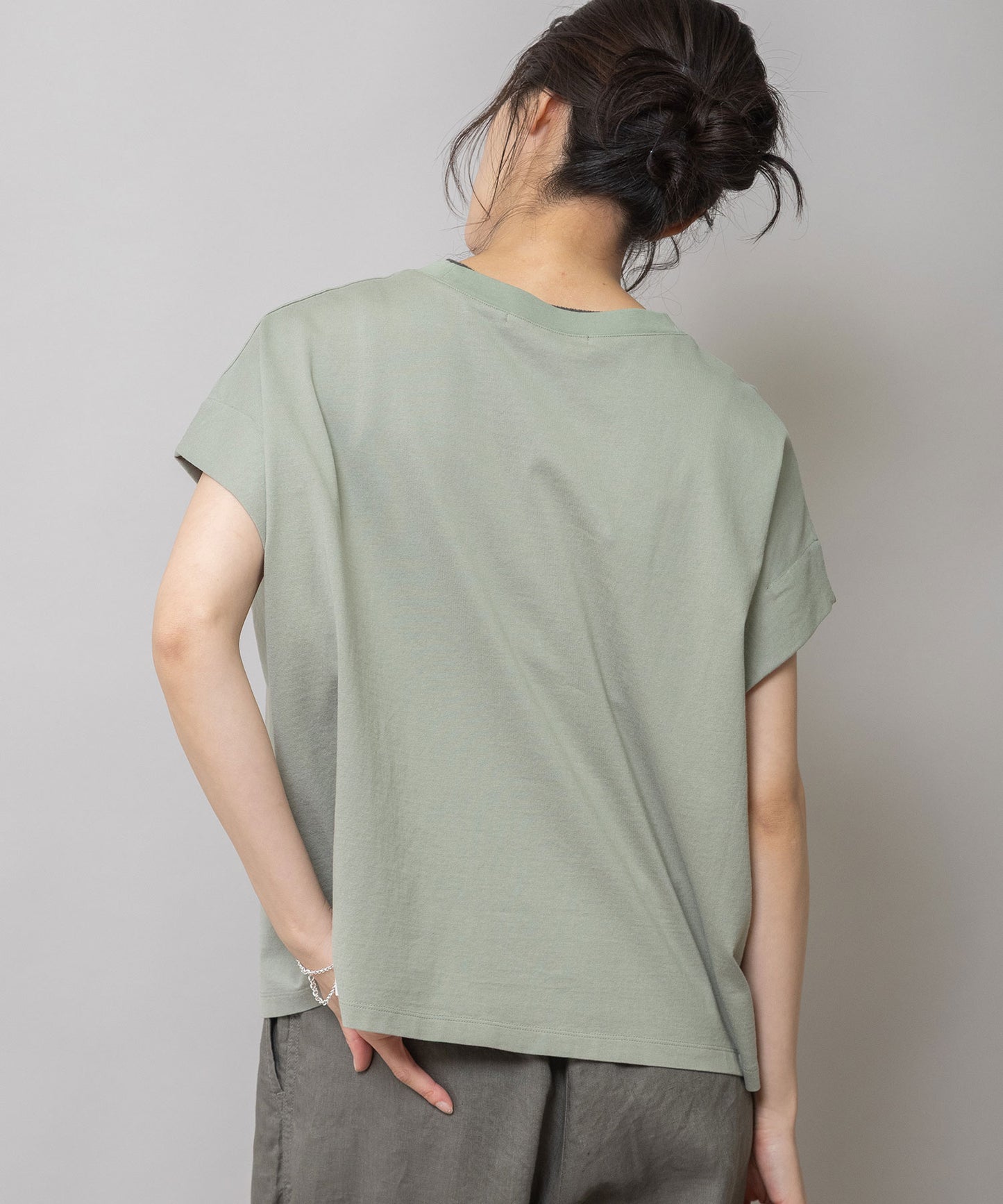 レオパード柄プリントタックスリーブTシャツ