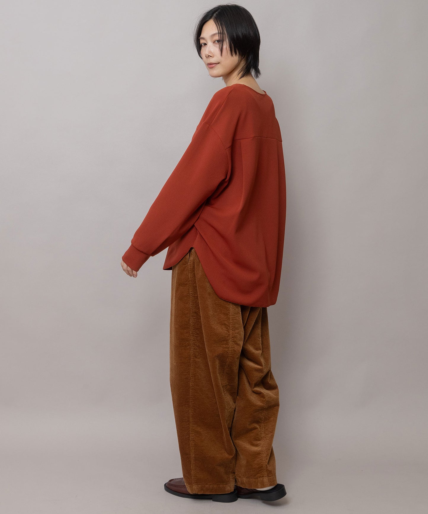 ストレッチジョーゼット キーネックトップス