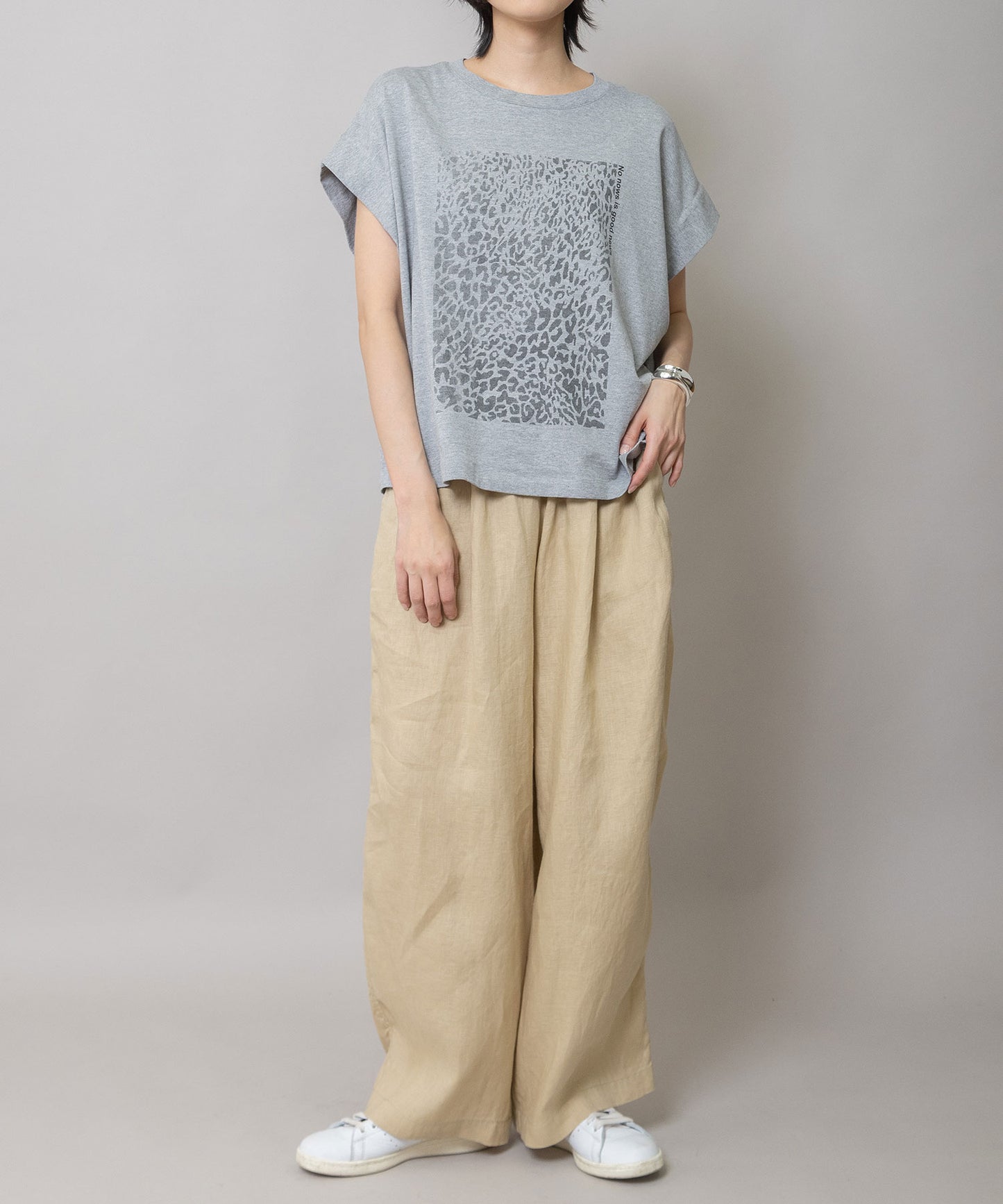 レオパード柄プリントタックスリーブTシャツ