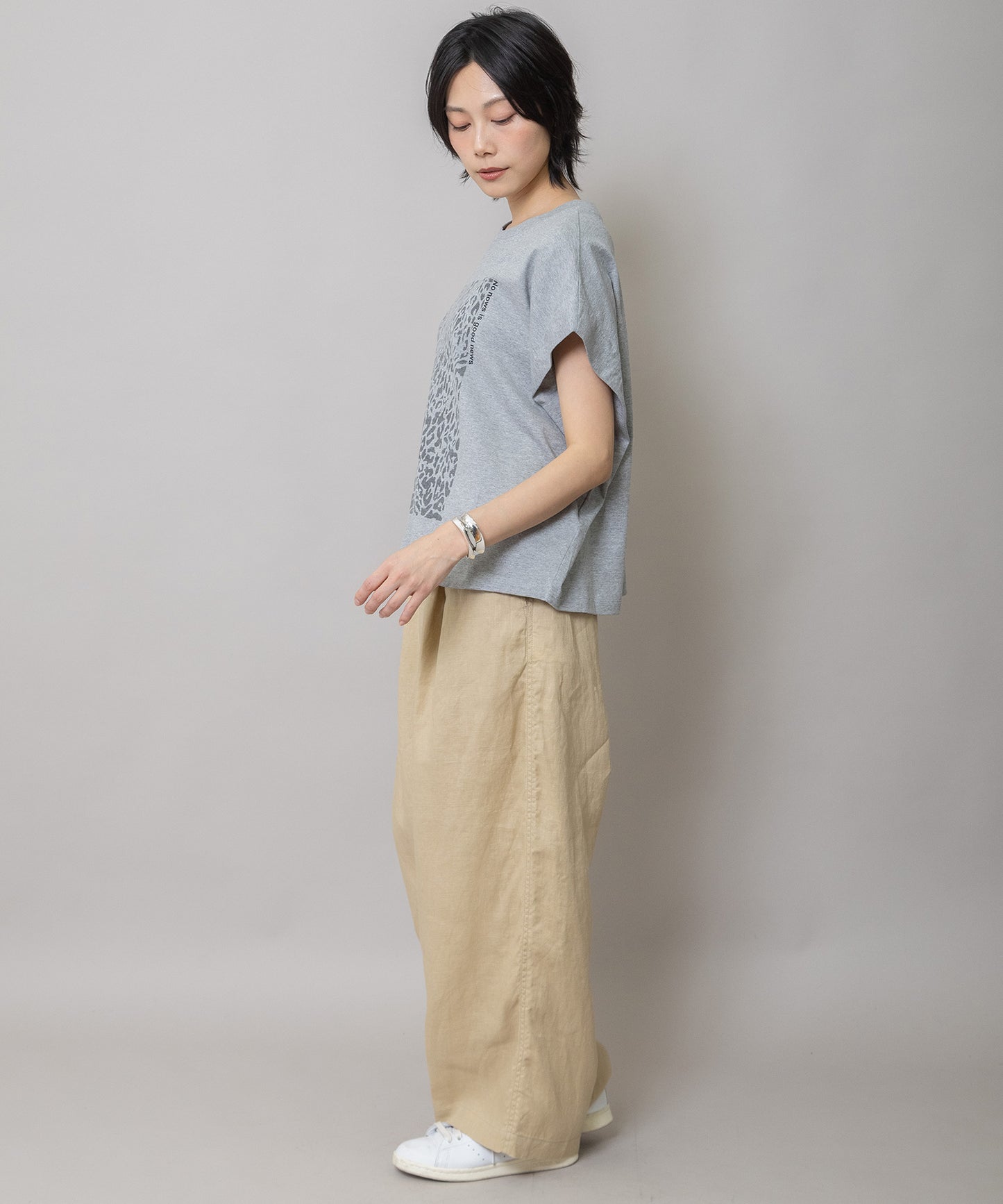 レオパード柄プリントタックスリーブTシャツ