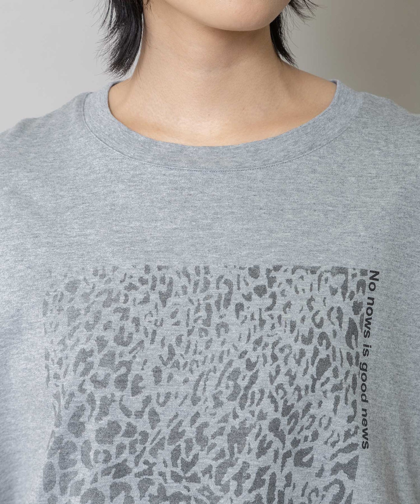 レオパード柄プリントタックスリーブTシャツ