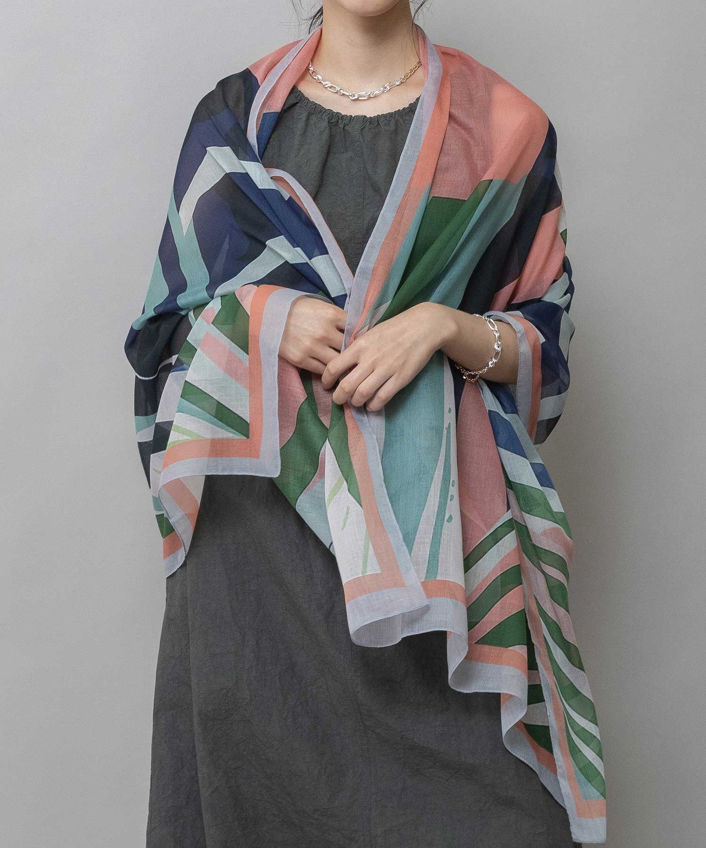ボタニカル柄ストール