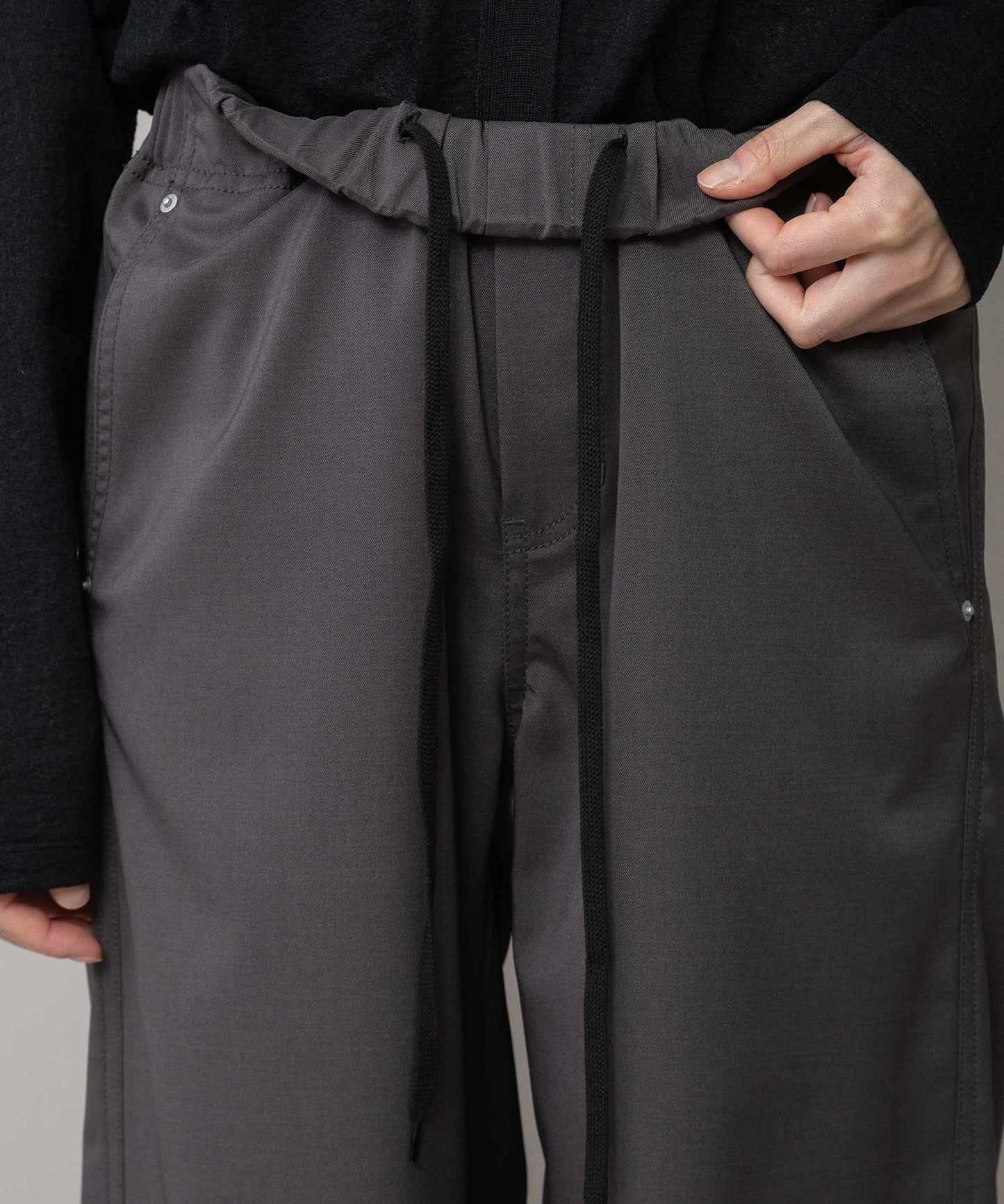 シック＆シンポリエステルツイル バレルパンツ