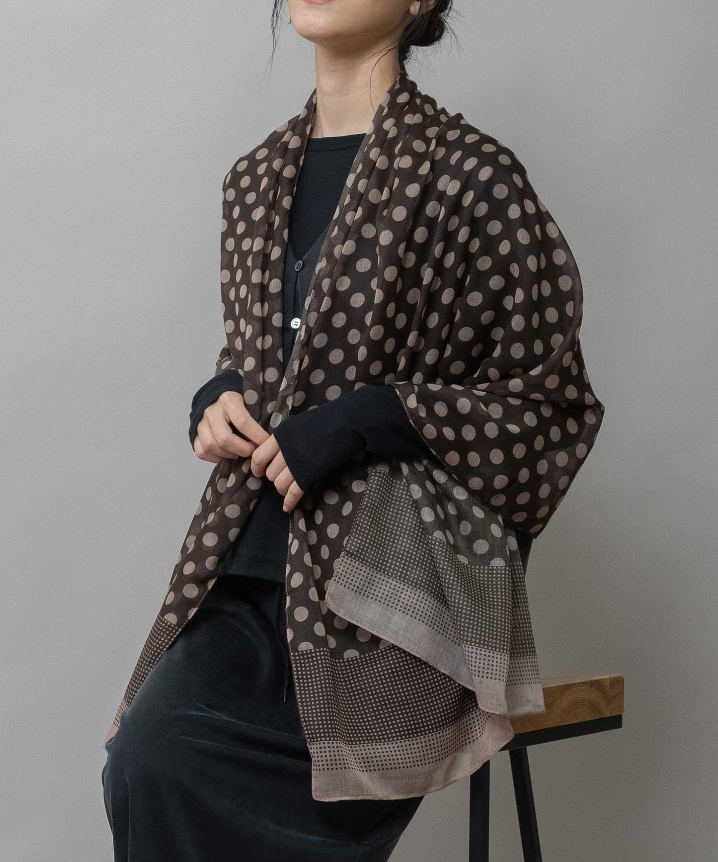 ドット柄ストール