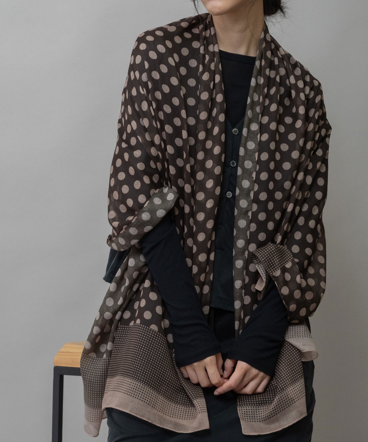 ドット柄ストール