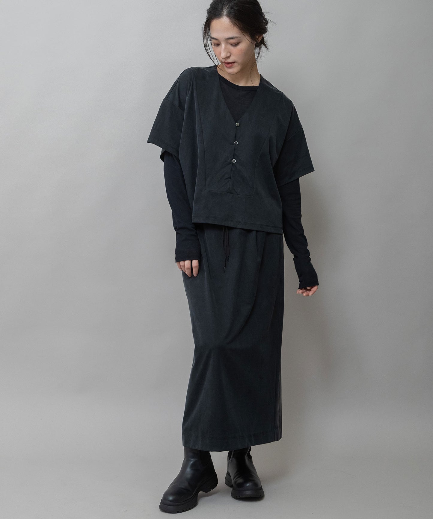 サテンジャージーＶネックトップス