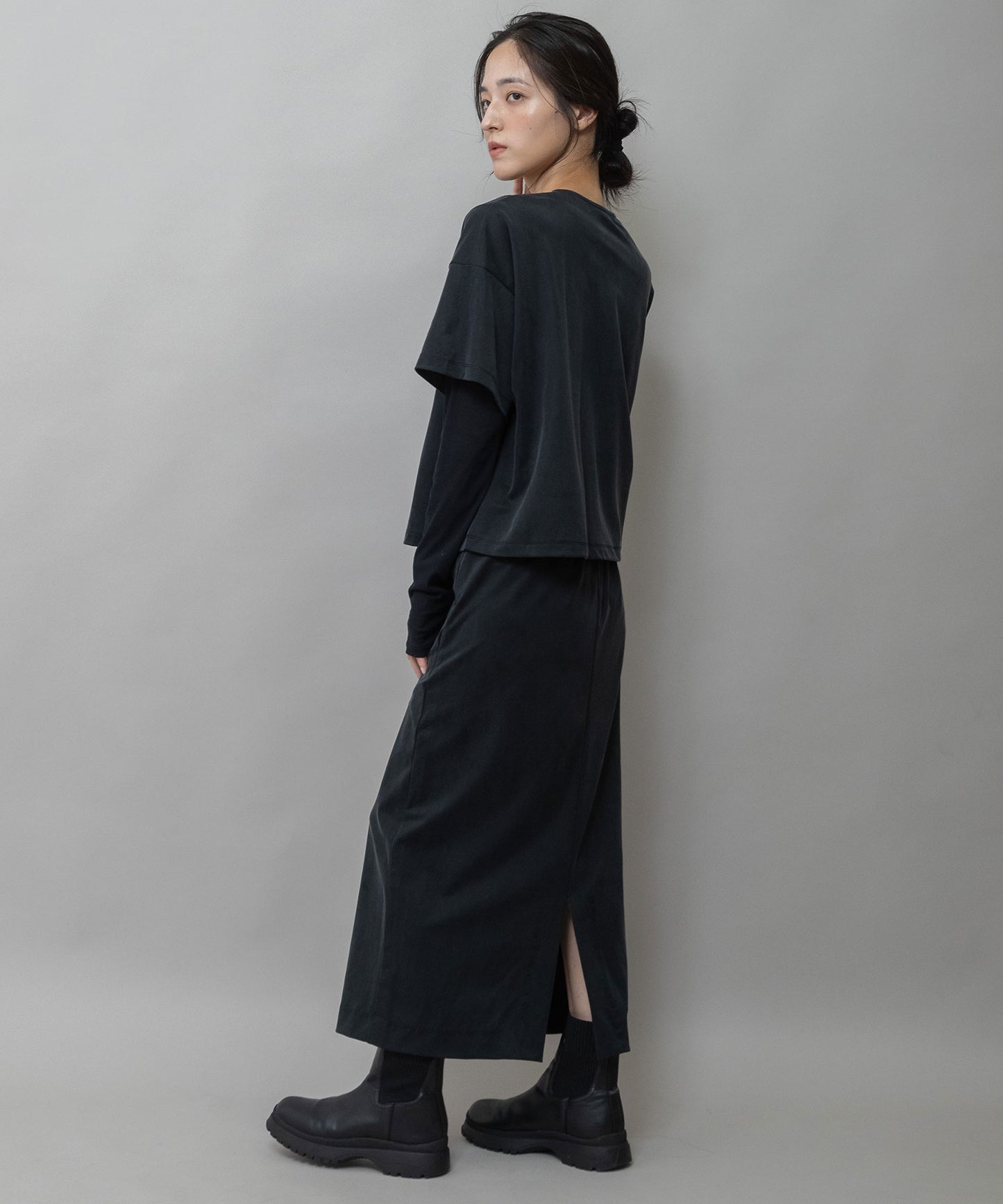 サテンジャージータイトスカート