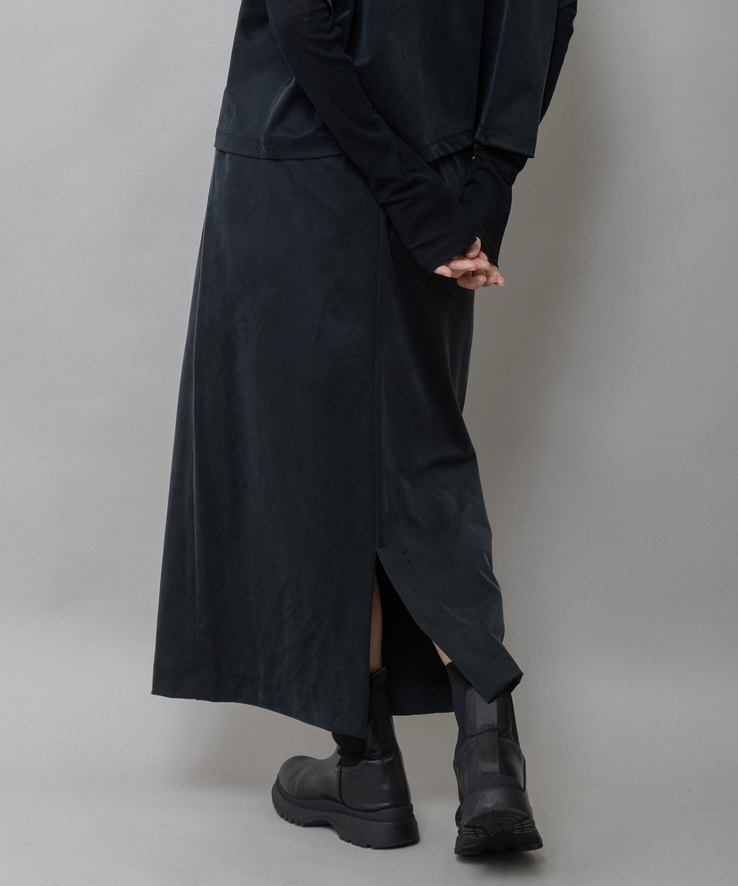 サテンジャージータイトスカート