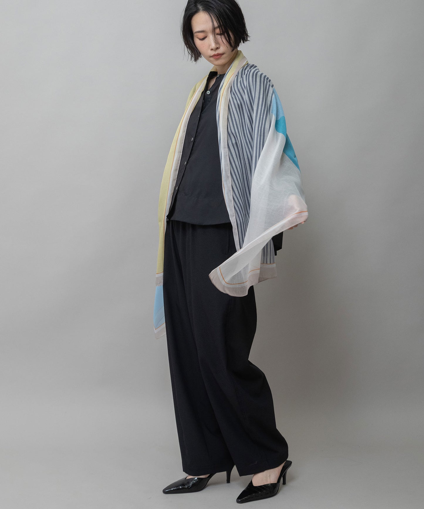 ジオメトリック柄ストール