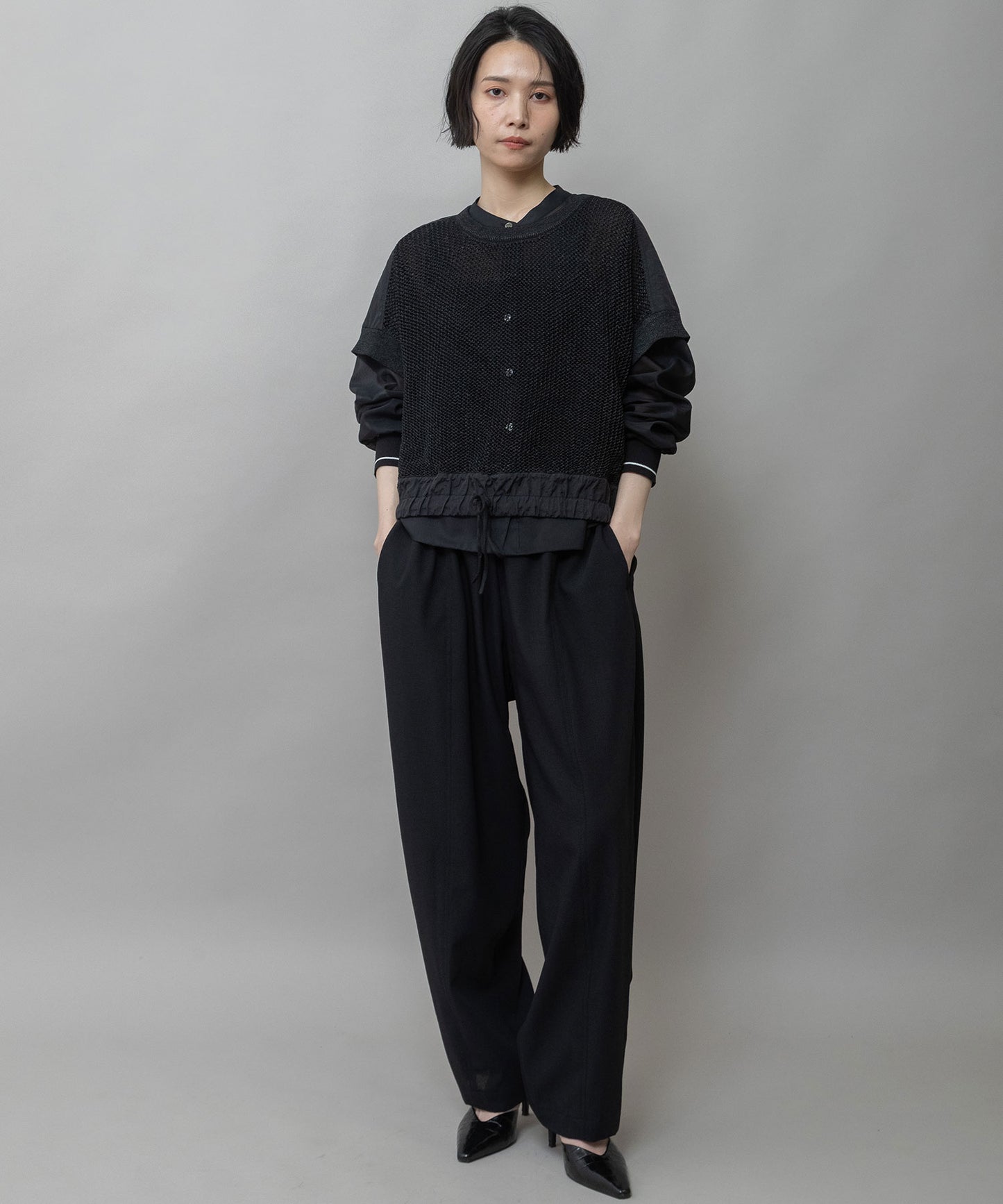 スカシ編みニット×タフタドッキングショートプルオーバー