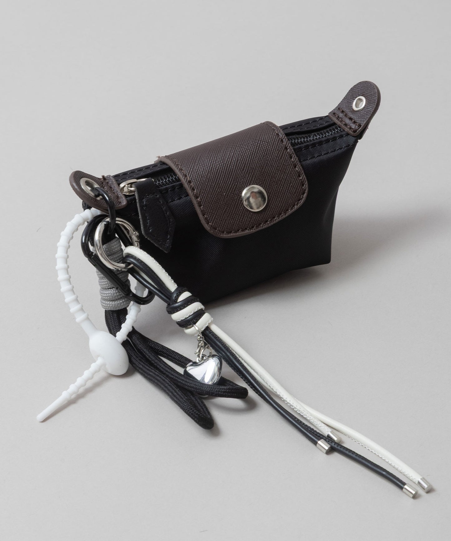 チャーム付きミニポーチ