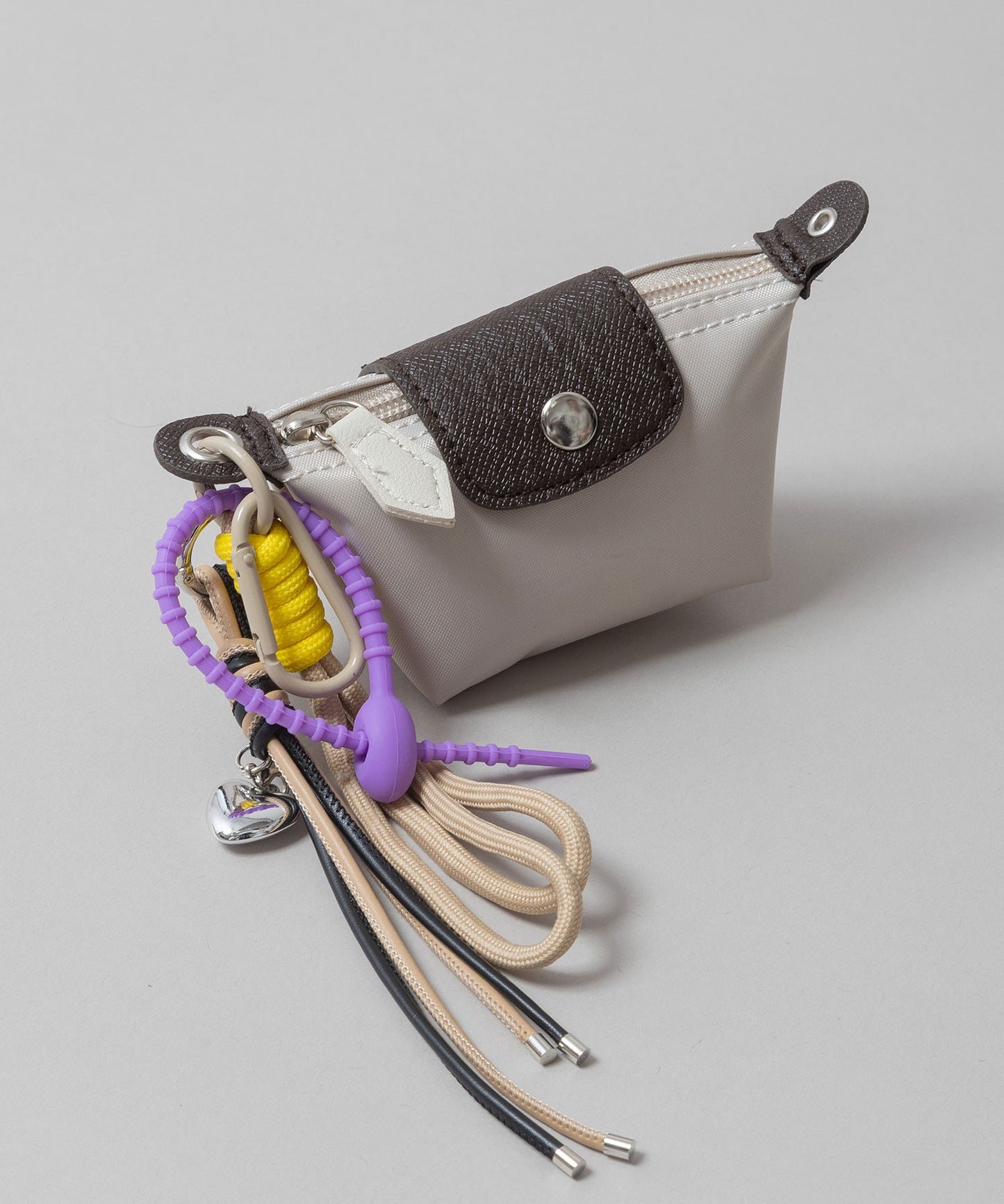 チャーム付きミニポーチ