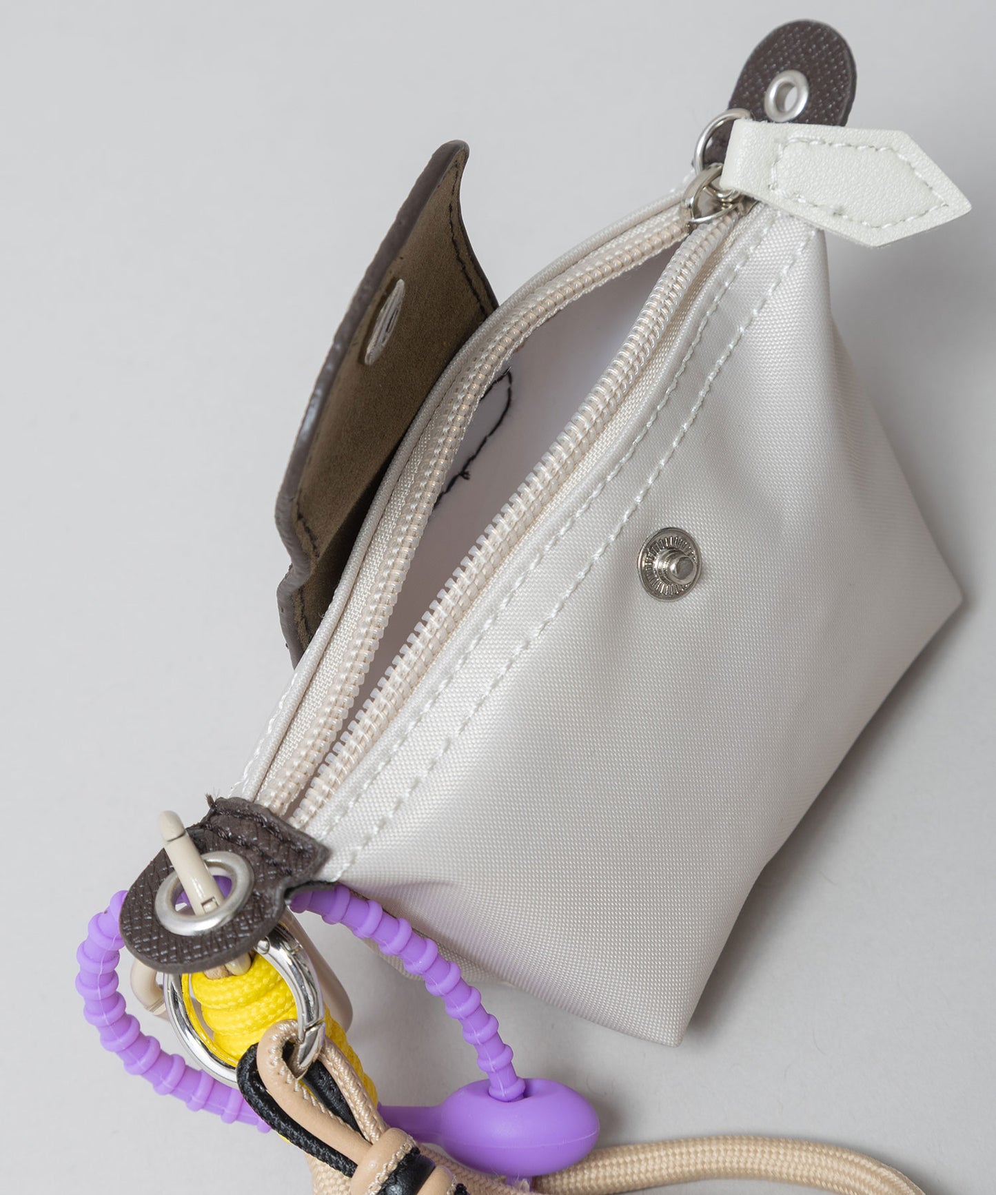 チャーム付きミニポーチ