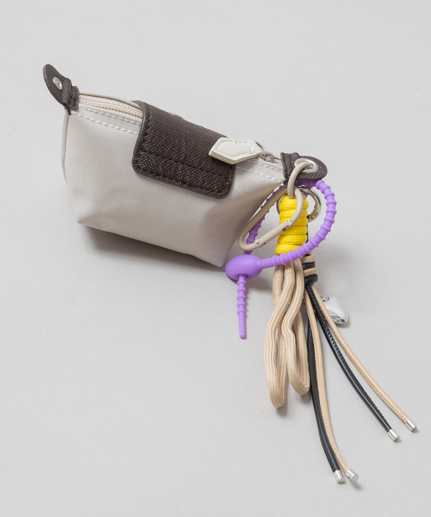 チャーム付きミニポーチ