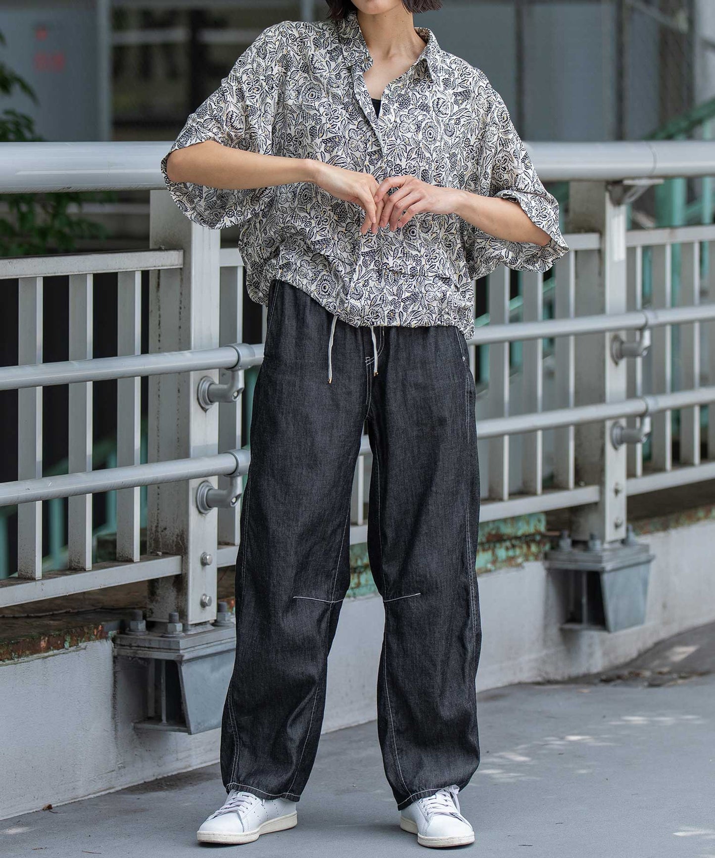 【France】 ジャガードプリントタックシャツ