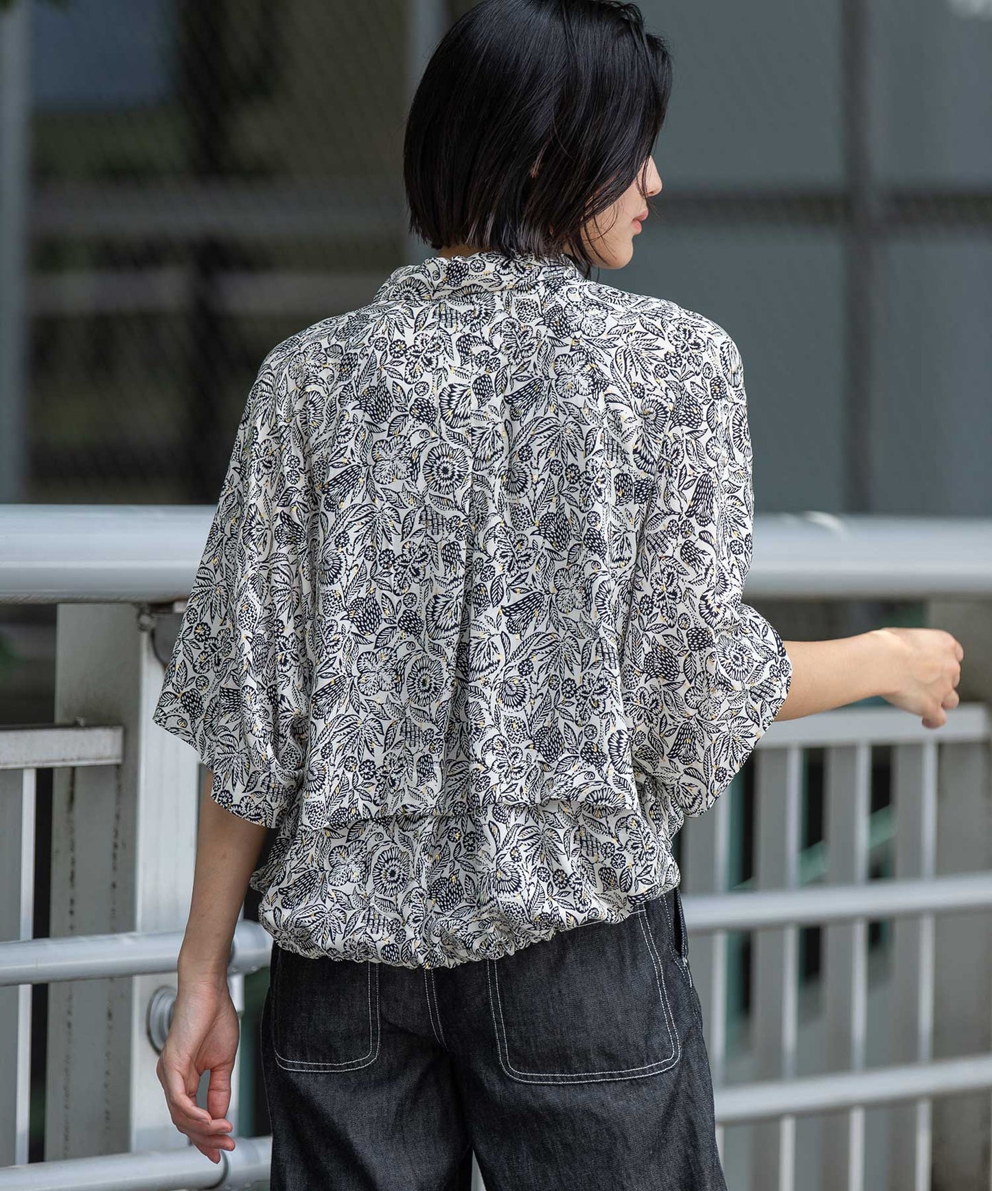 【France】 ジャガードプリントタックシャツ