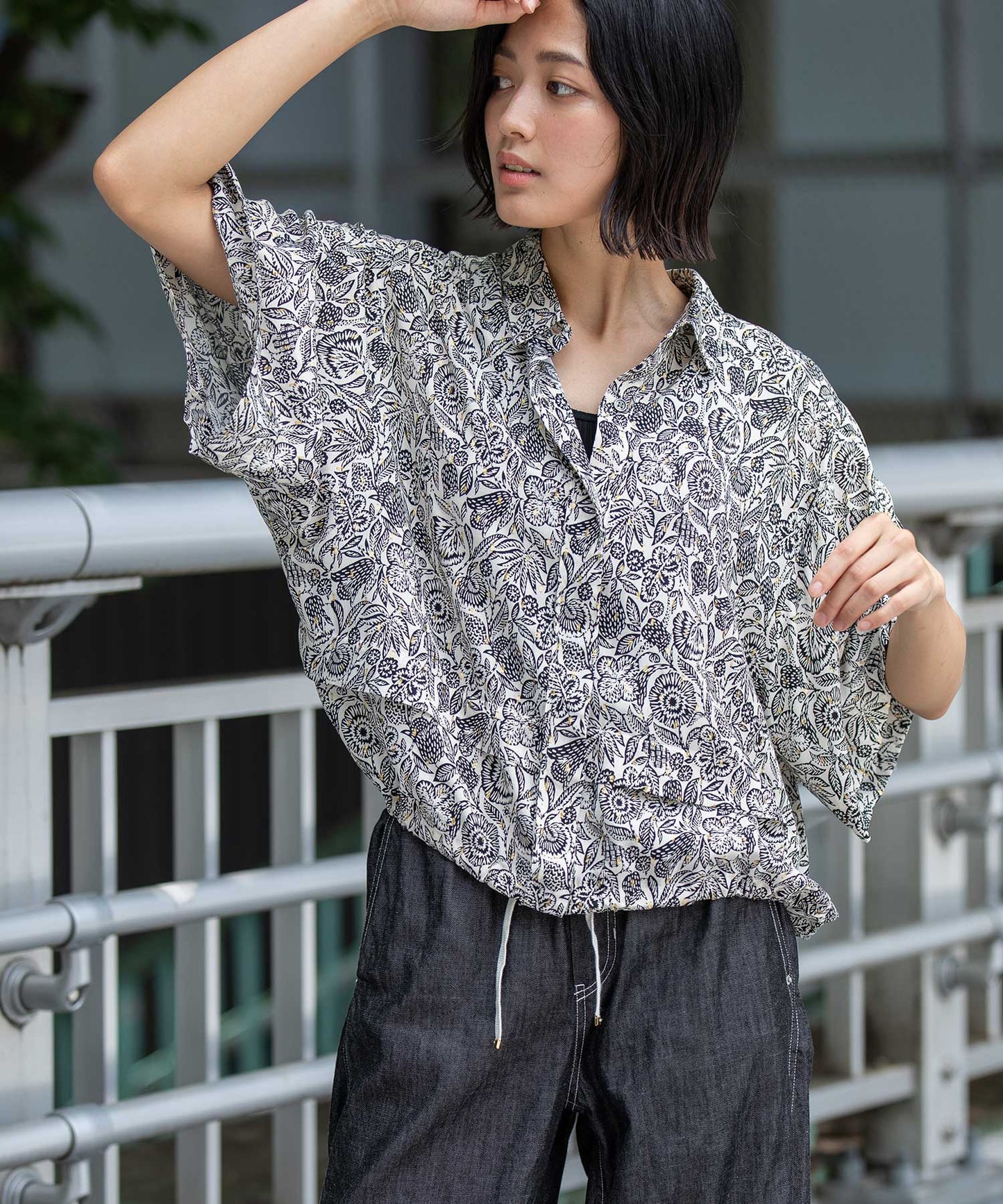 【France】 ジャガードプリントタックシャツ