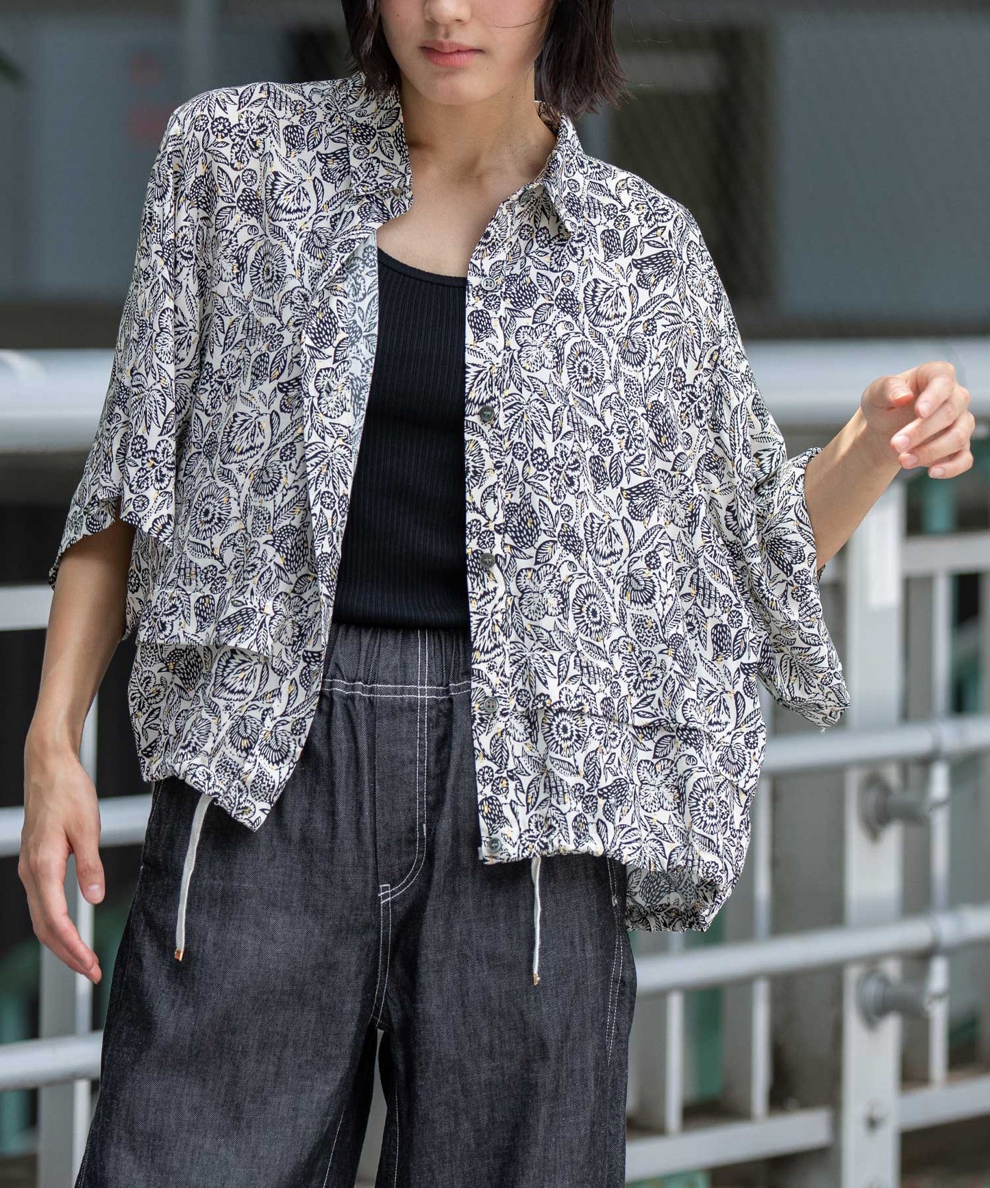 【France】 ジャガードプリントタックシャツ