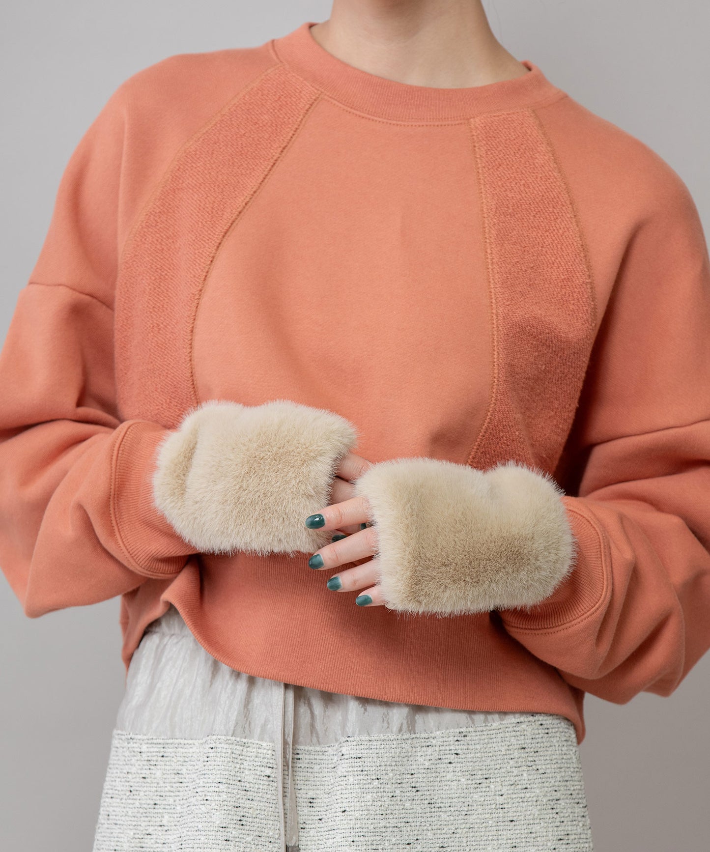 フェイクファーハンドウォーマー