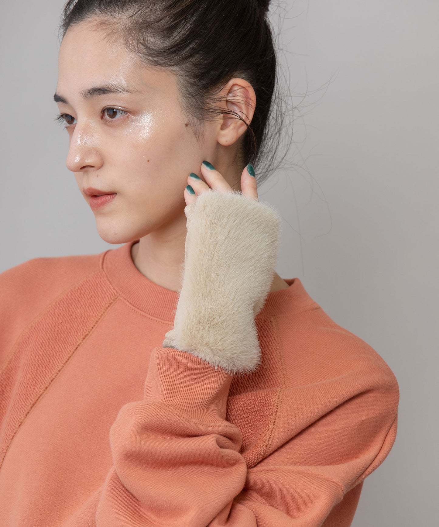 フェイクファーハンドウォーマー