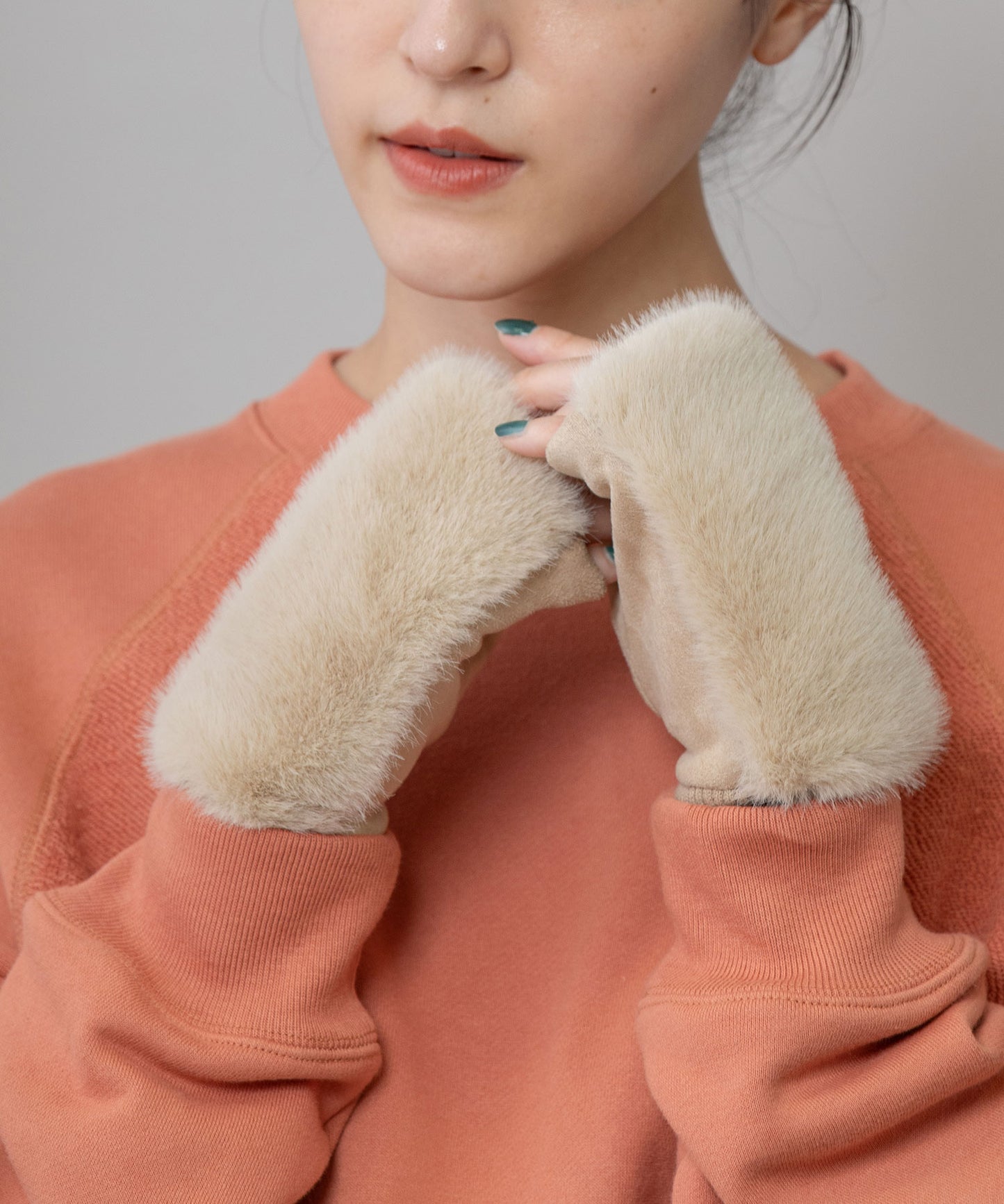 フェイクファーハンドウォーマー