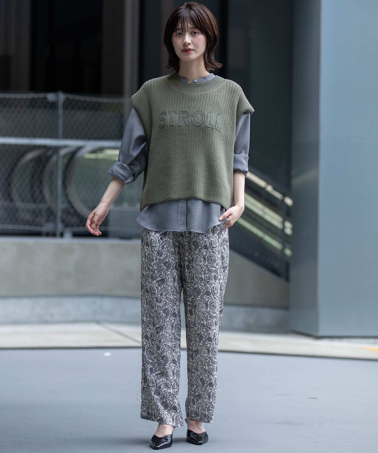 7GG片畦編みニットロゴ刺繍ジレ