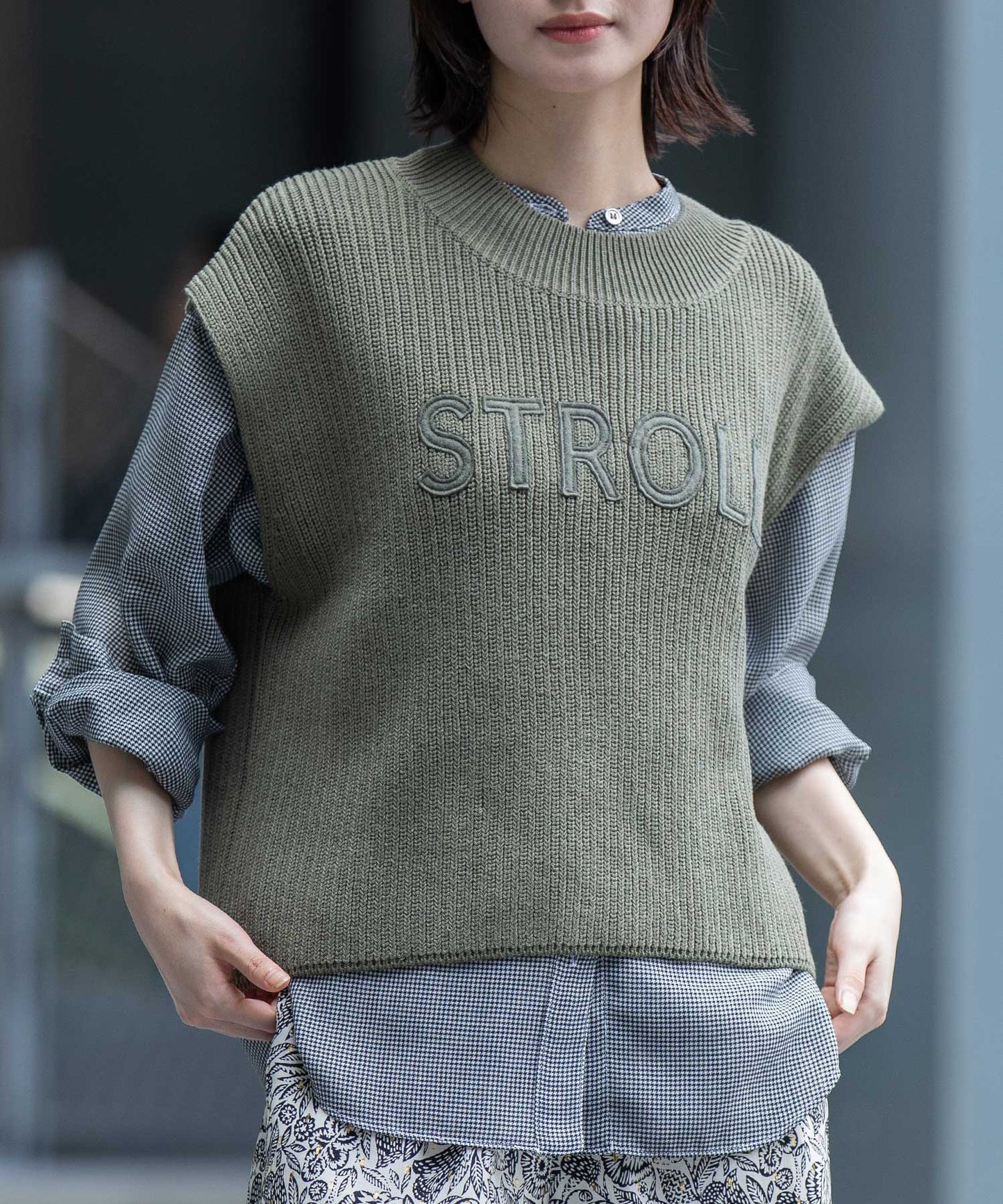 7GG片畦編みニットロゴ刺繍ジレ