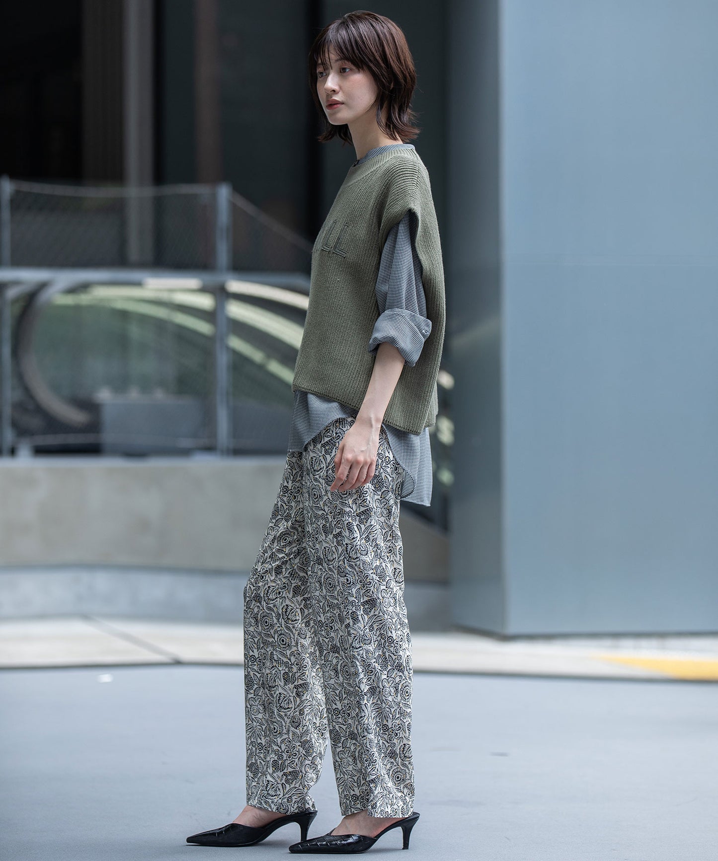 7GG片畦編みニットロゴ刺繍ジレ