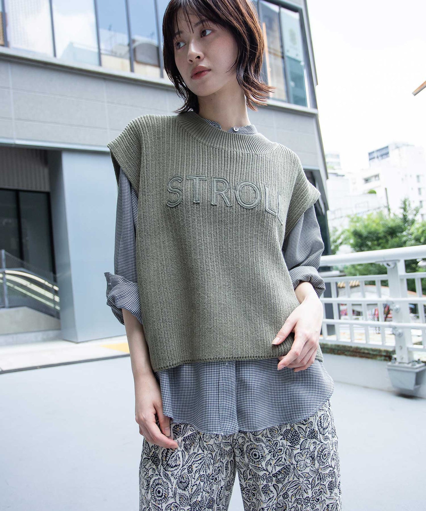 7GG片畦編みニットロゴ刺繍ジレ