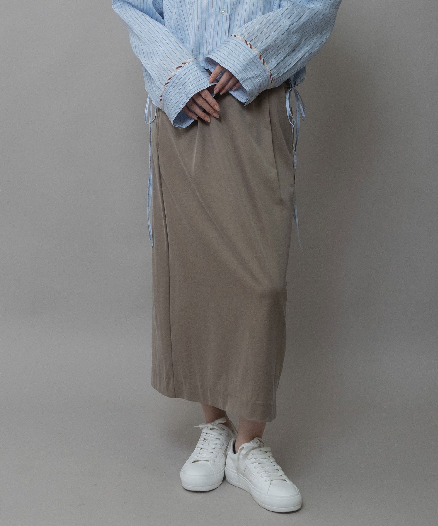 サテンジャージータイトスカート