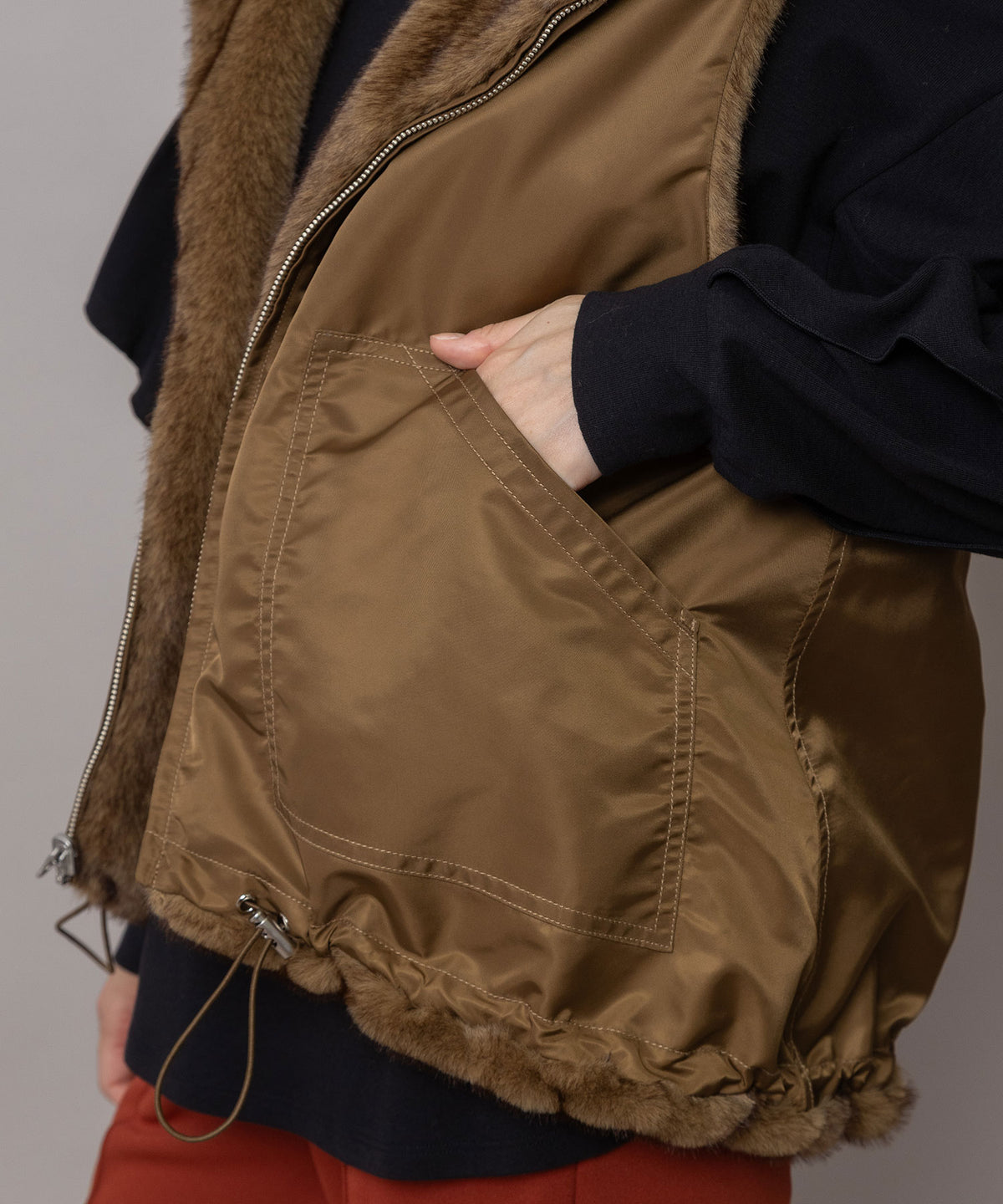 フェイクミンク×ナイロンツイル リバーシブルベスト