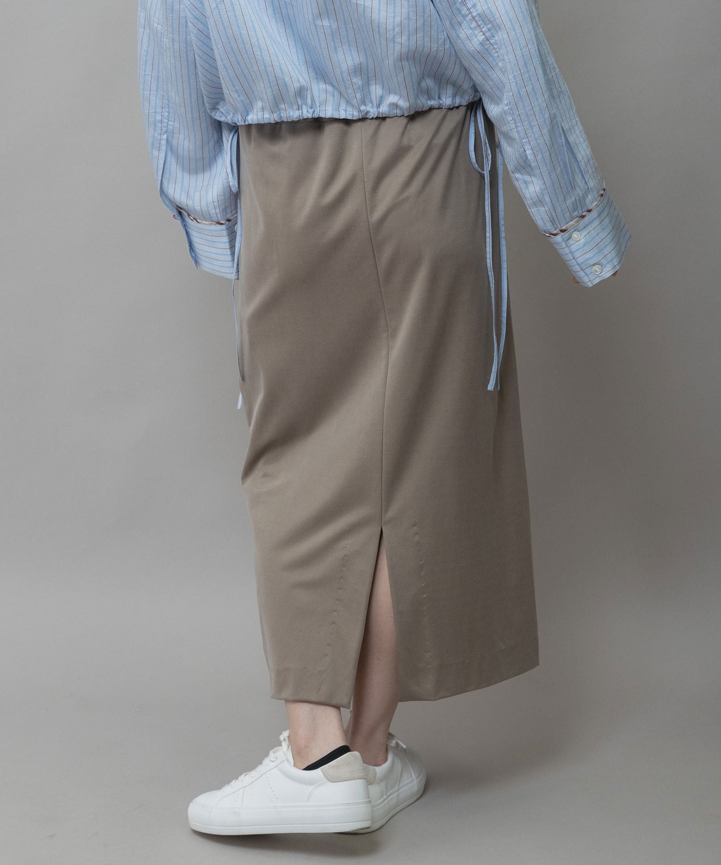 サテンジャージータイトスカート