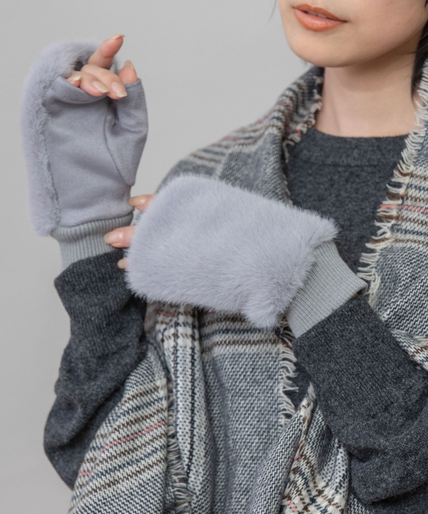 フェイクファーハンドウォーマー