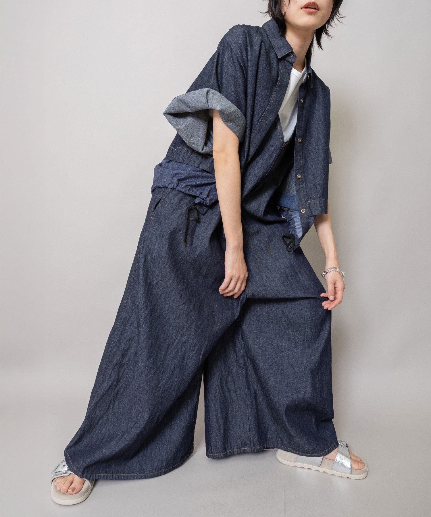 ドッキングシアーデザインスリーブブラウス【ネイビー】、デコルテパウダー他 5月上旬お届け予定 2way Collar Blouse - NAVY | seven dot - ライフ