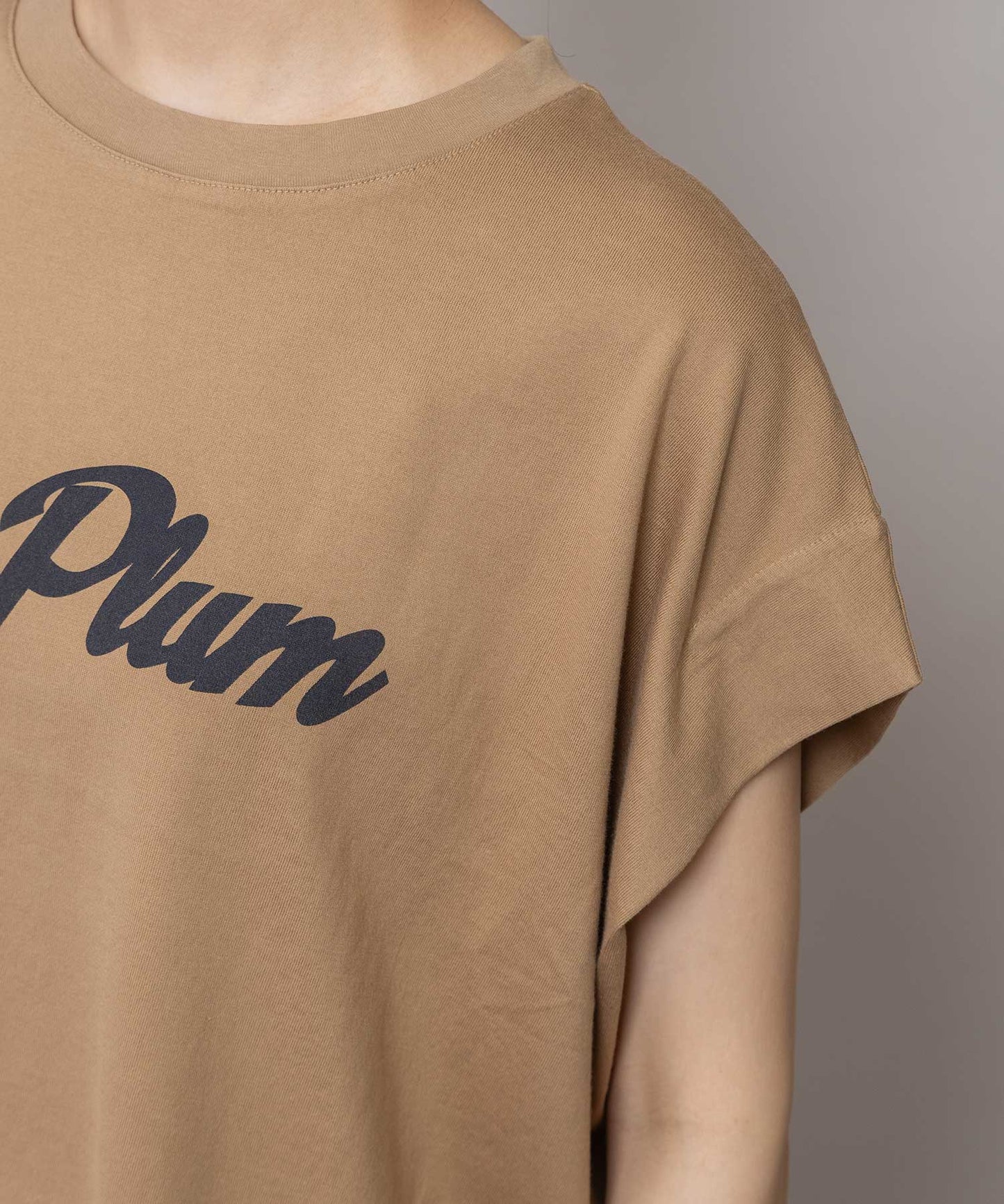 【 NEW COLOR 】"The Plum"ロゴプリントタックスリーブTシャツ