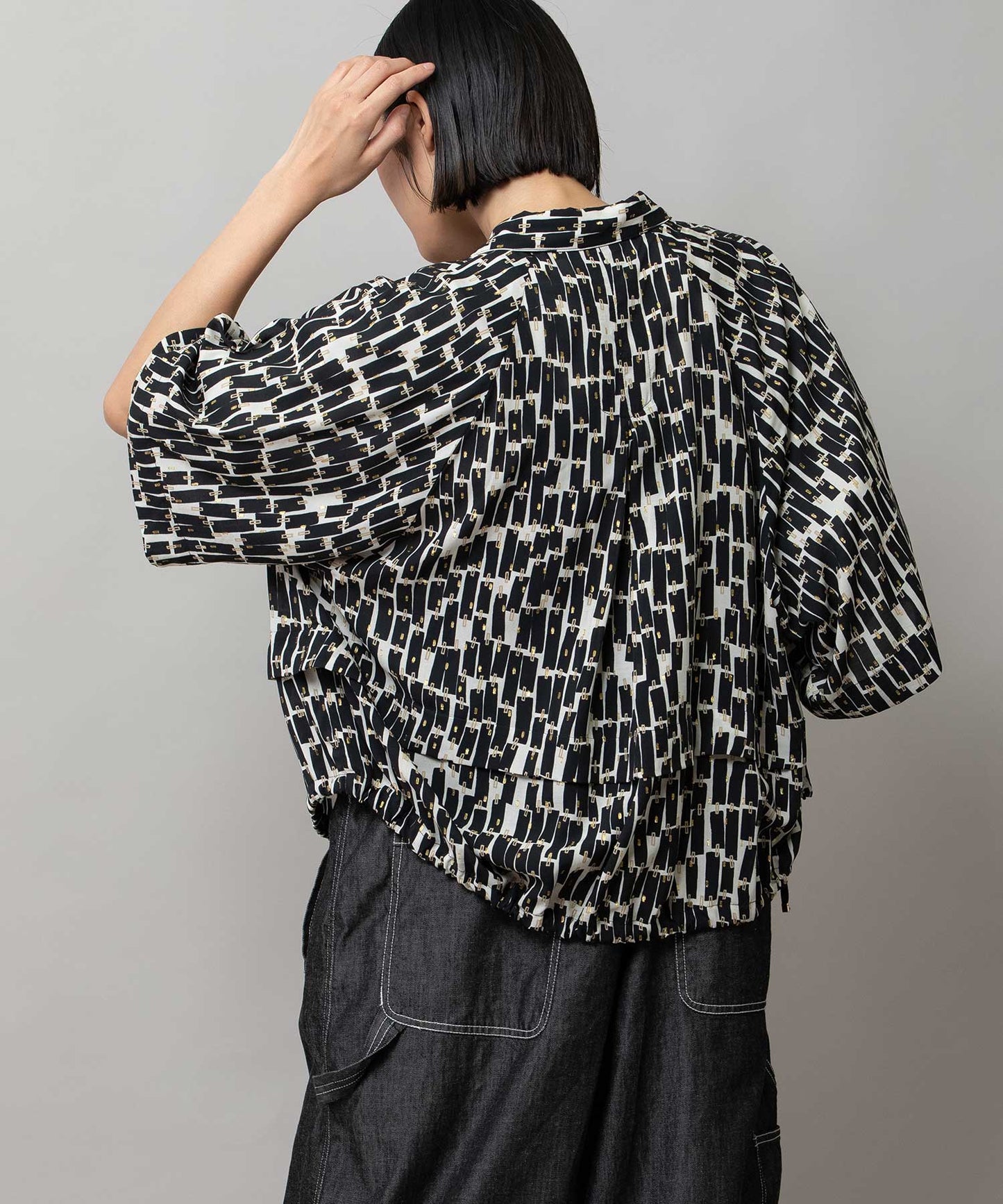 【France】 ジャガードプリントタックシャツ