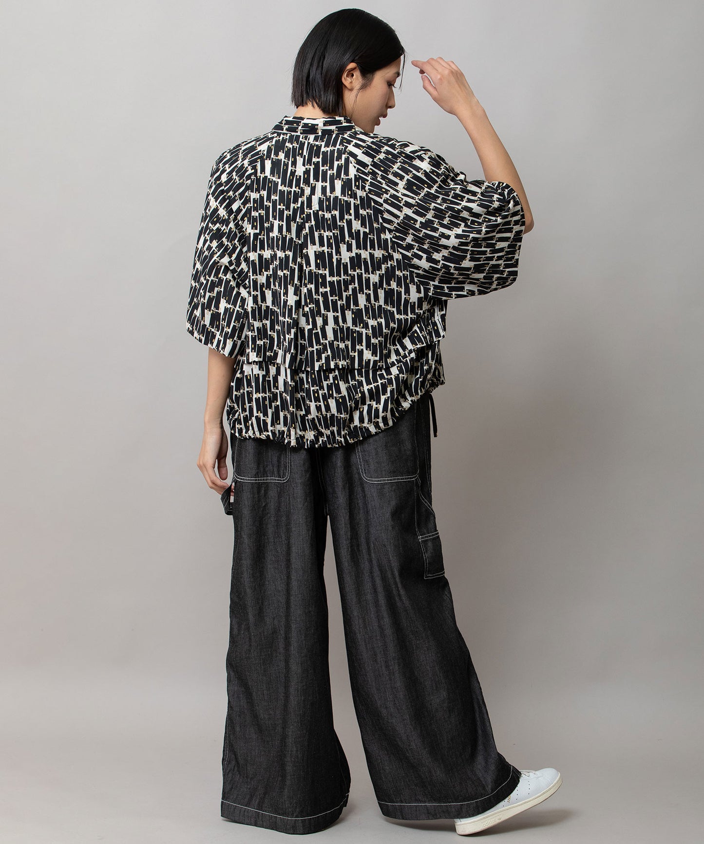 【France】 ジャガードプリントタックシャツ