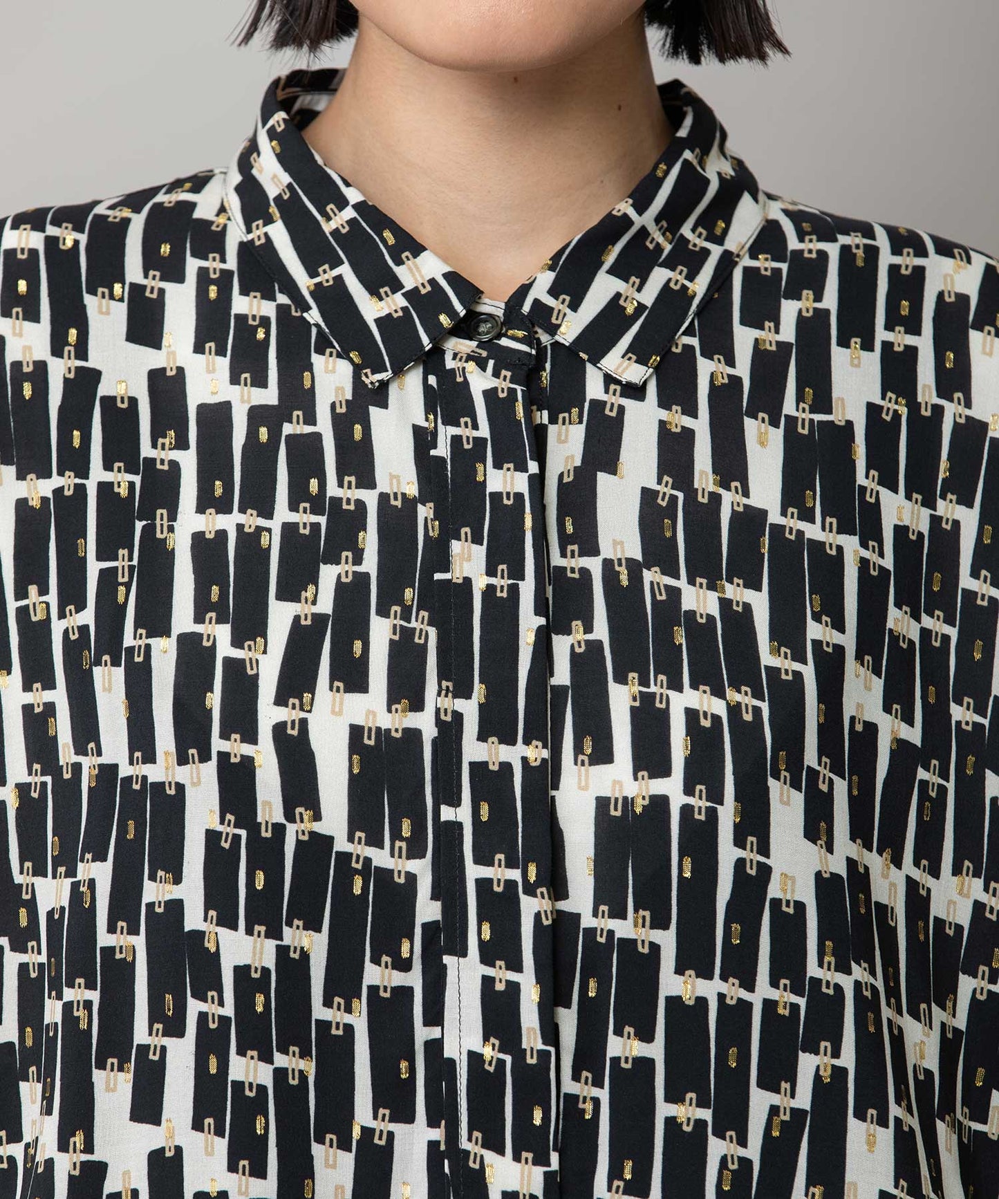 【France】 ジャガードプリントタックシャツ