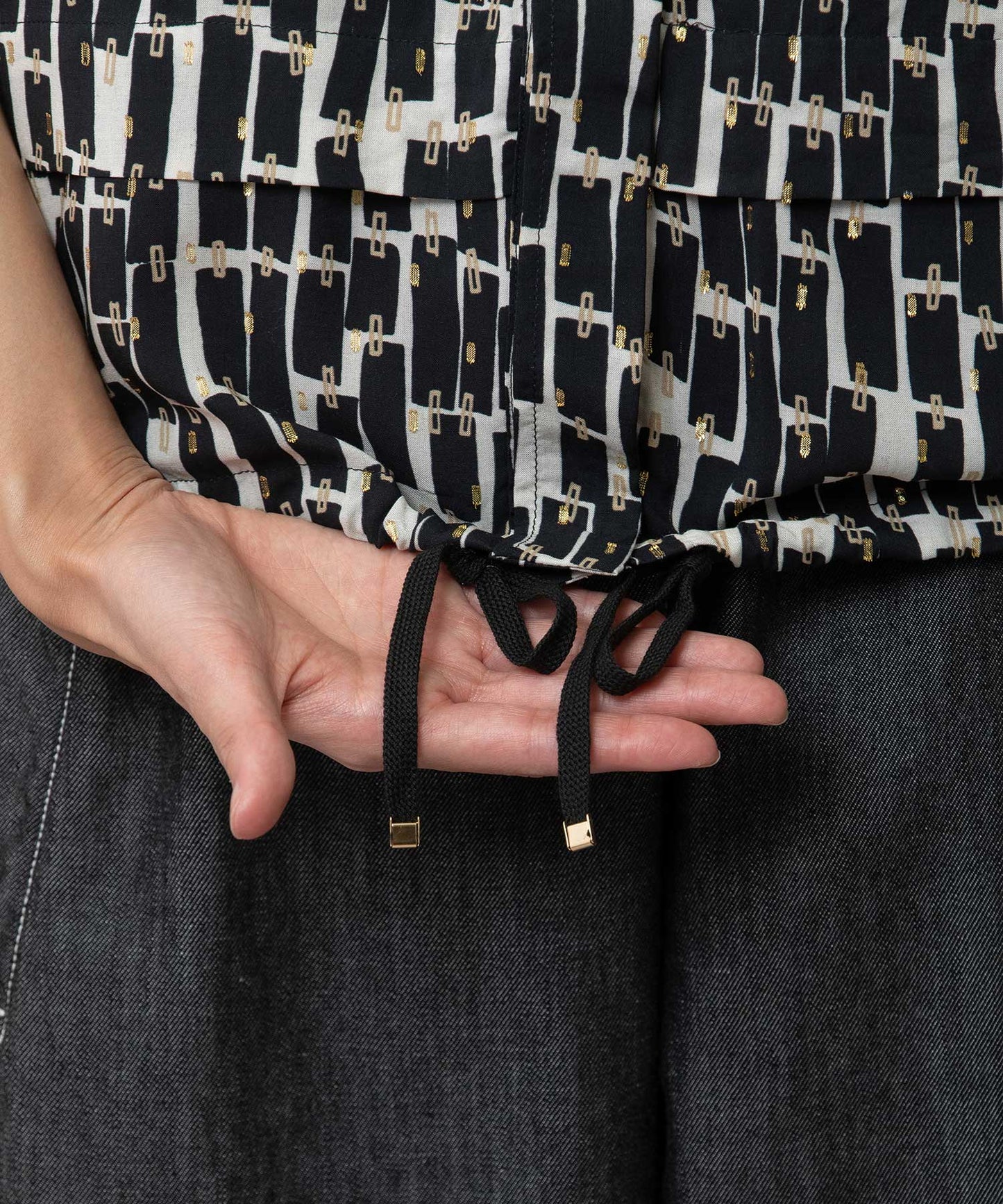 【France】 ジャガードプリントタックシャツ