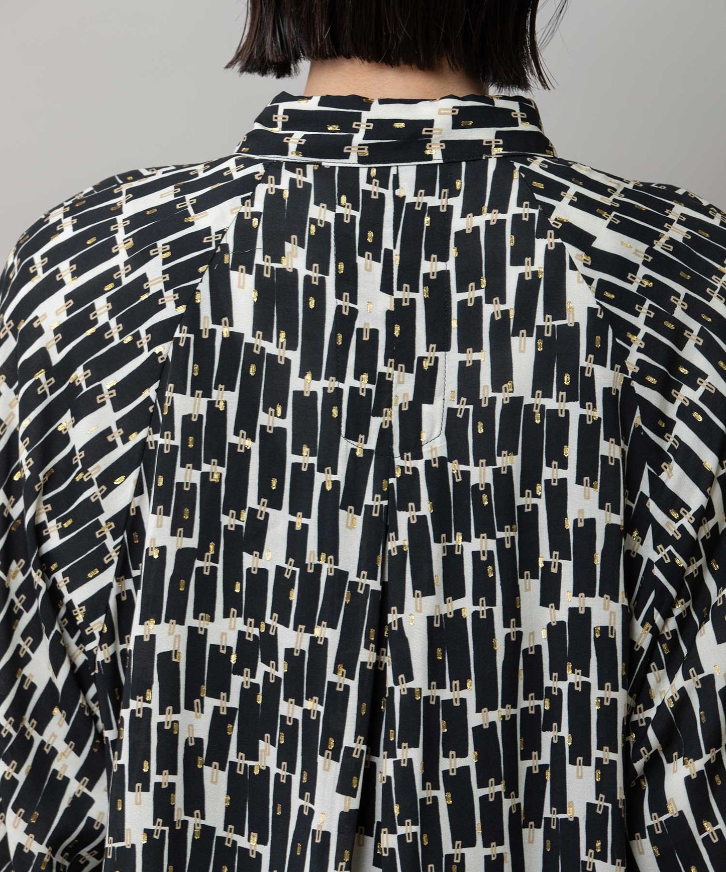 【France】 ジャガードプリントタックシャツ