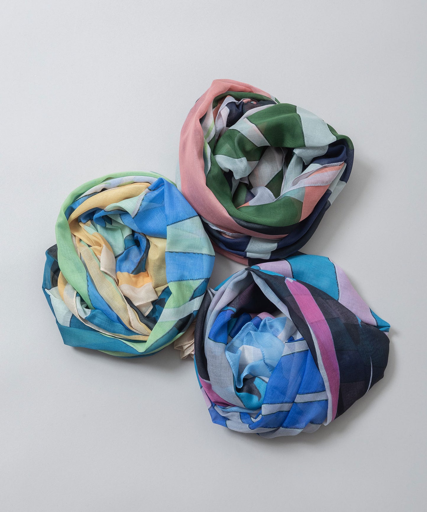 ボタニカル柄ストール