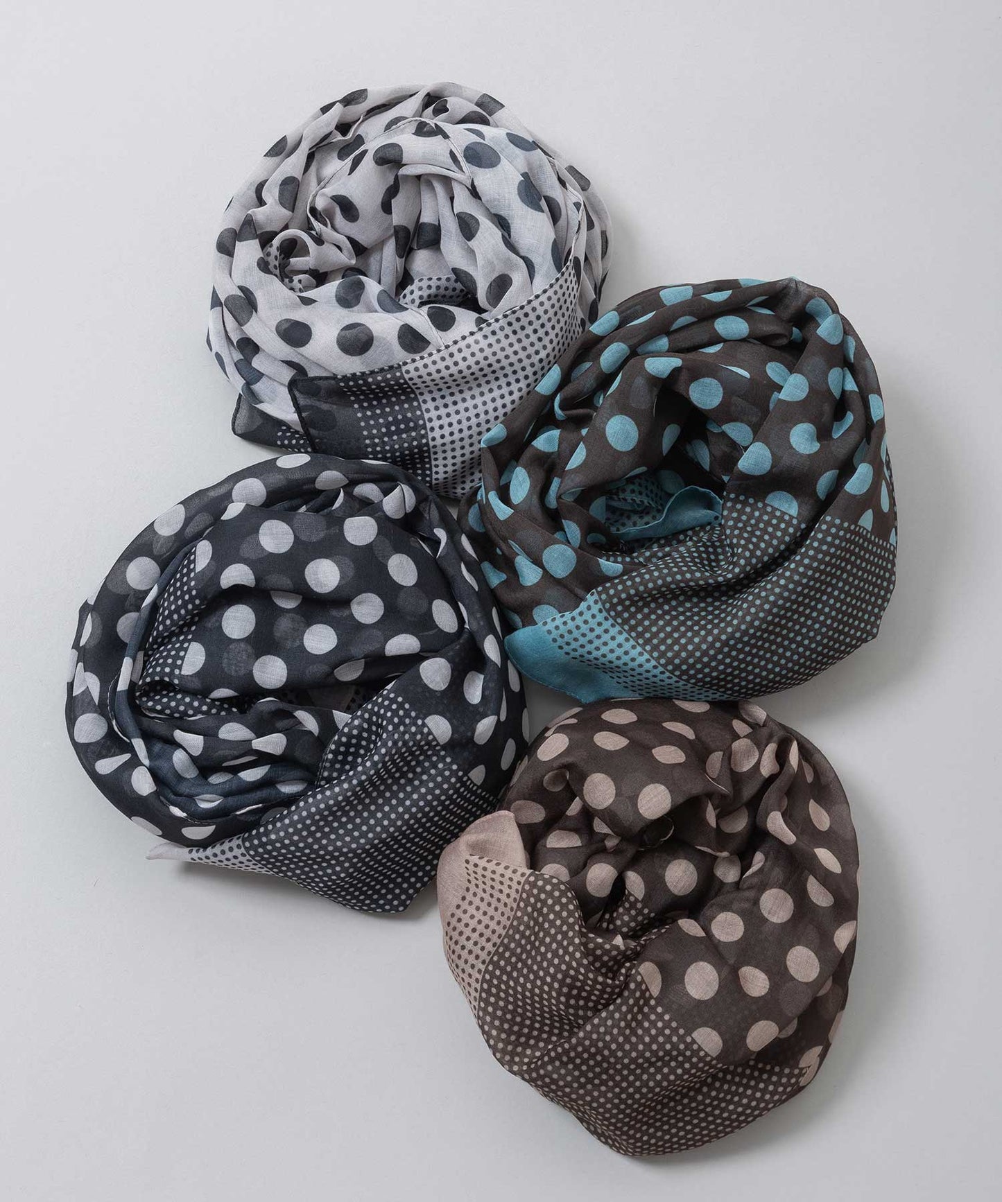 ドット柄ストール